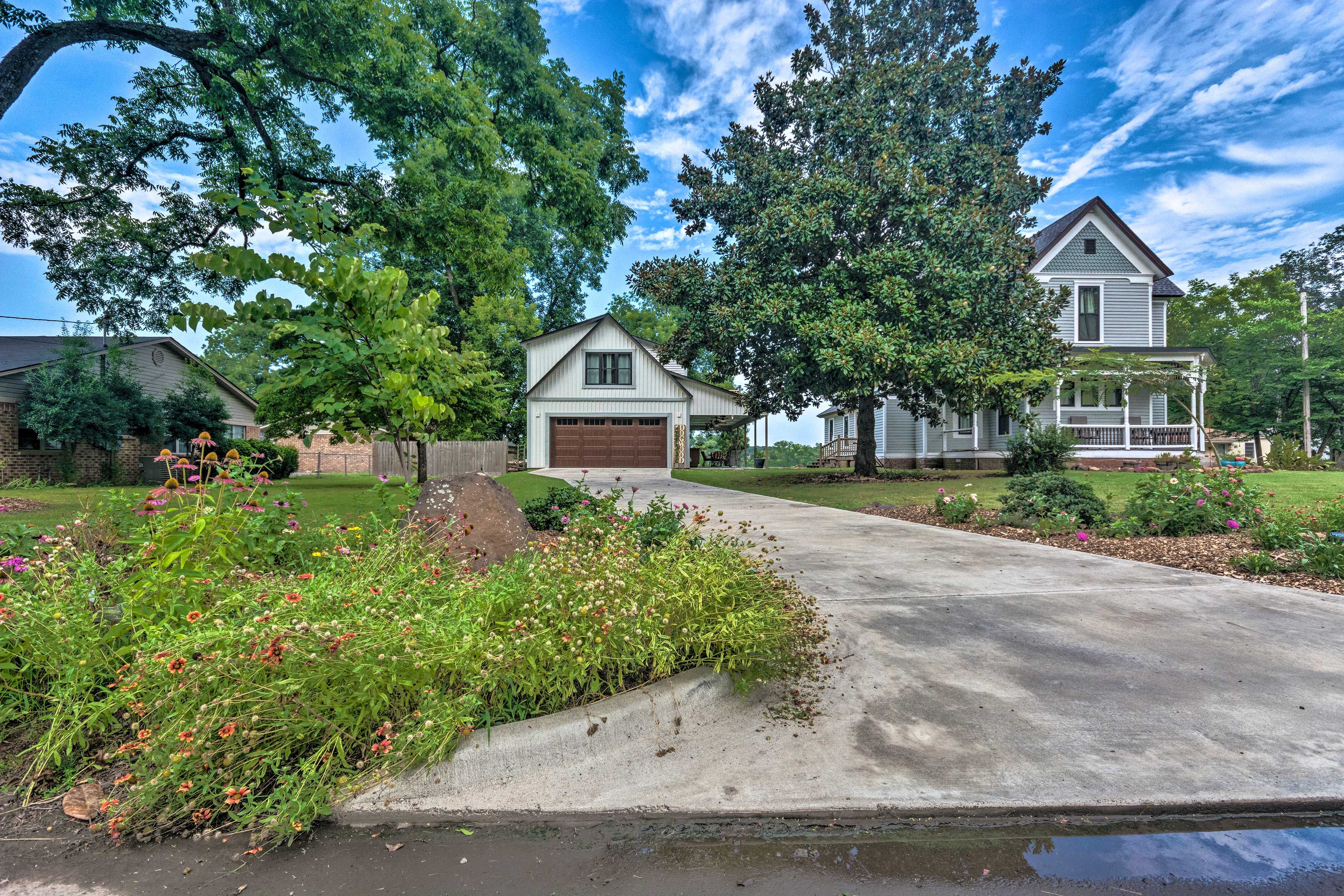 Parking | Driveway (4 Vehicles)