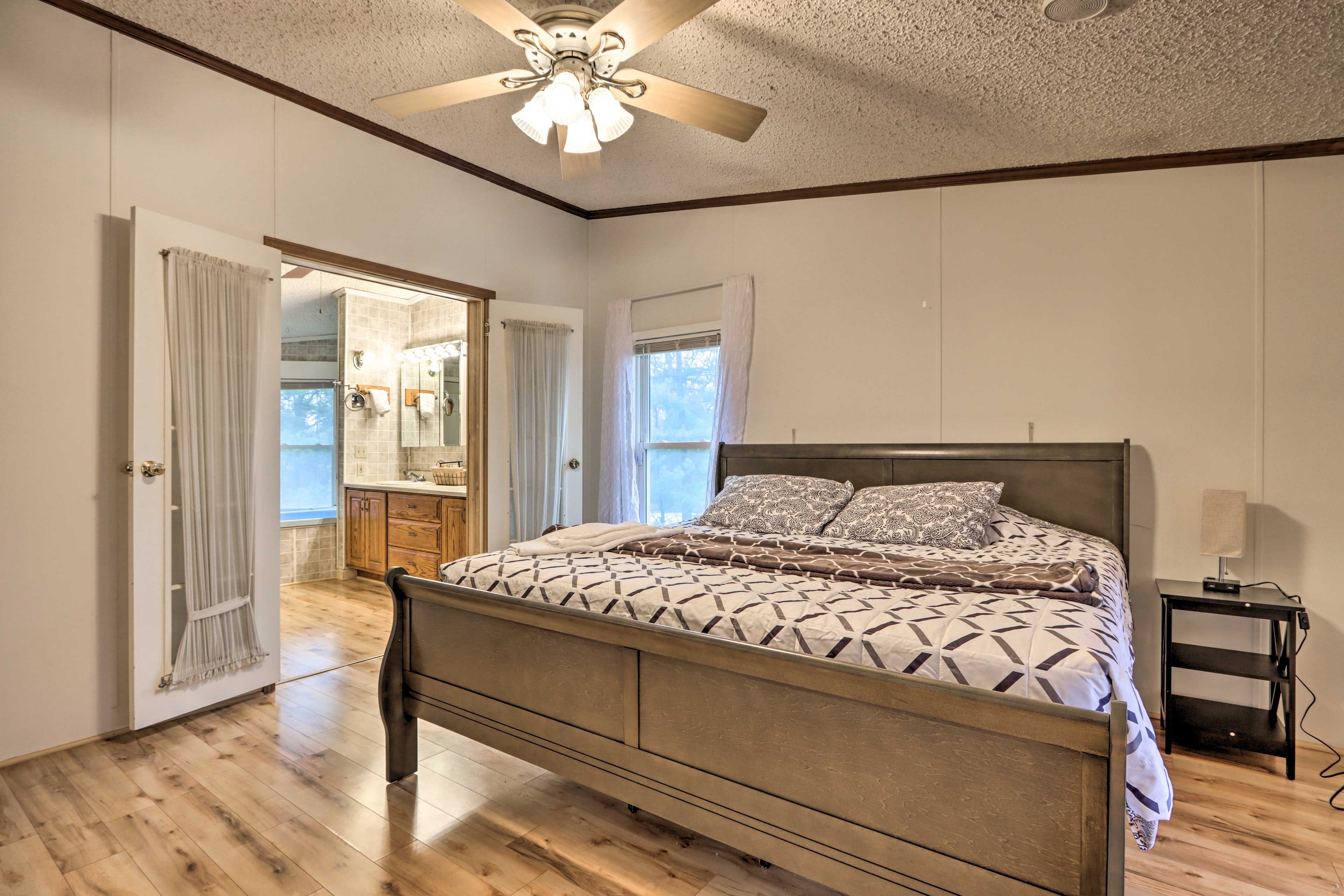 Bedroom 1 | Linens & Towels