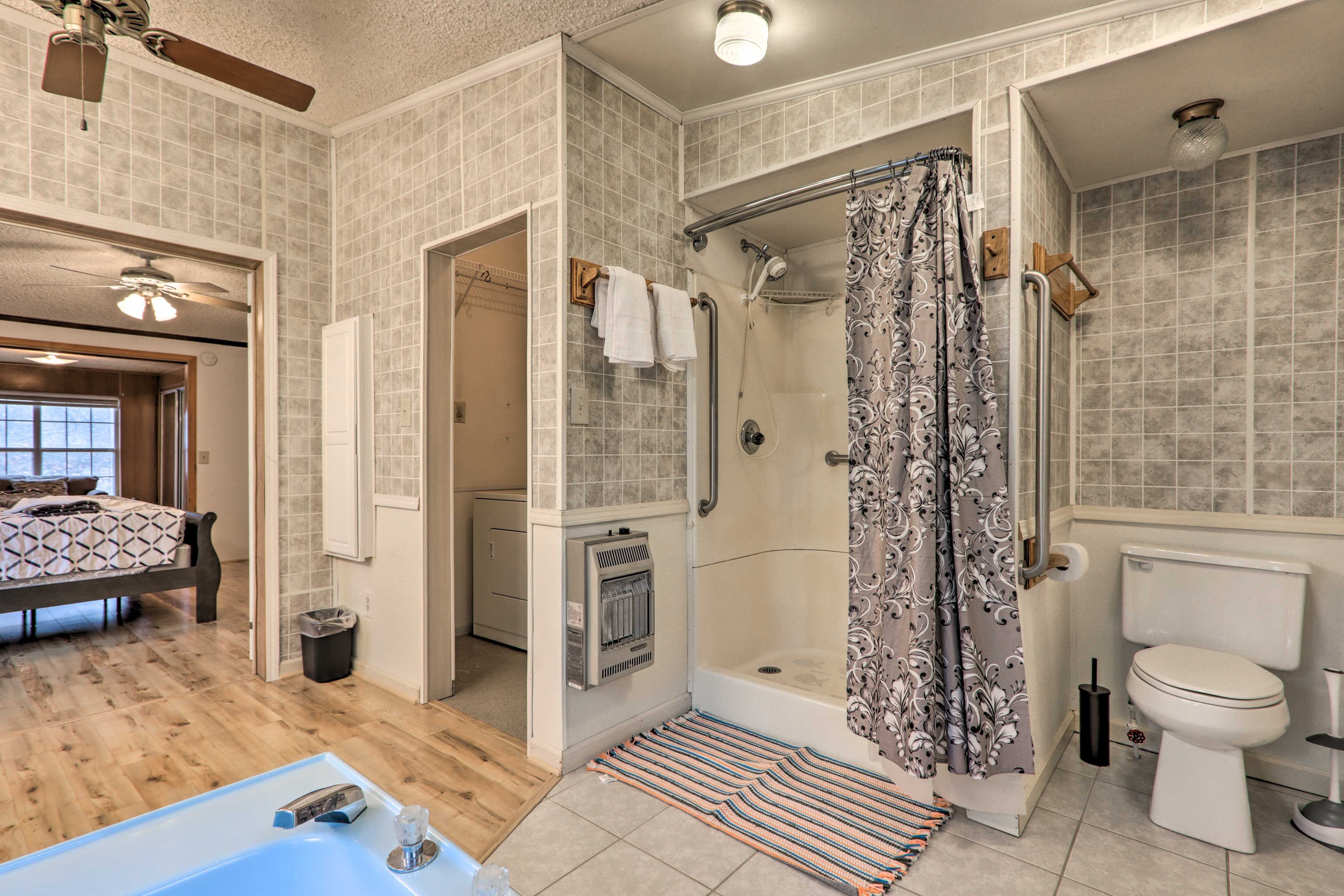 Full En-Suite Bathroom | Hair Dryer