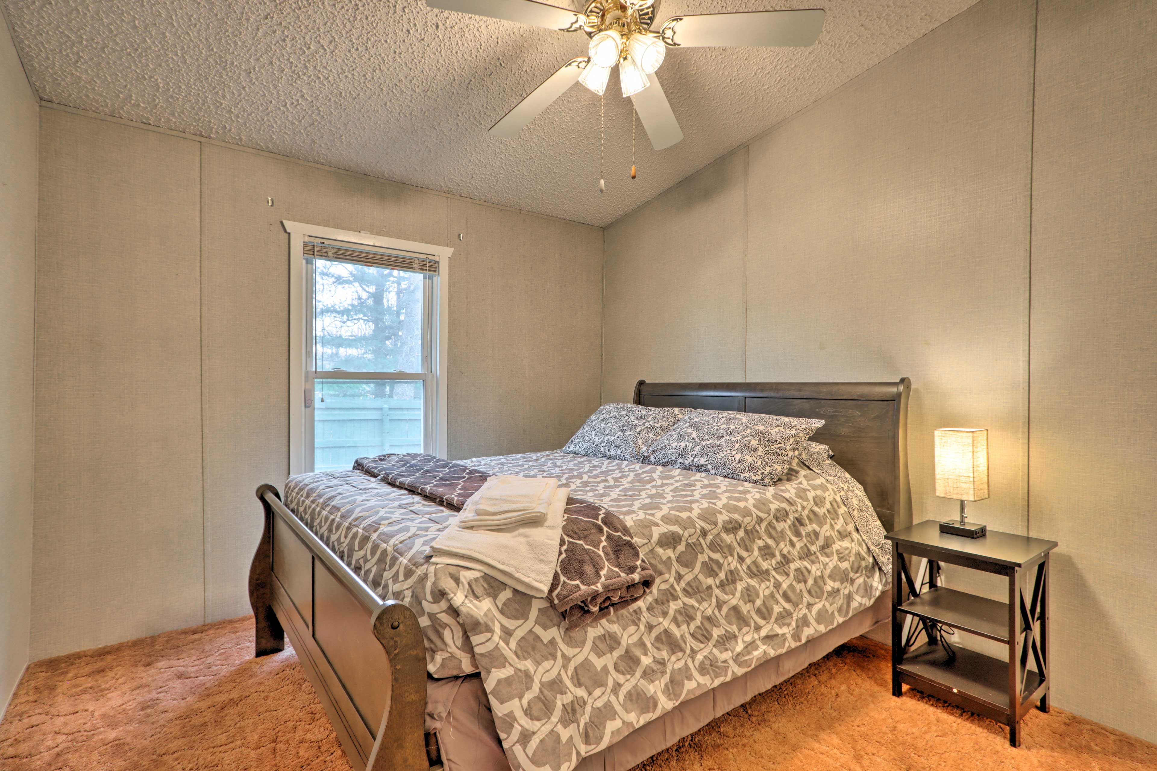Bedroom 2 | Queen Bed