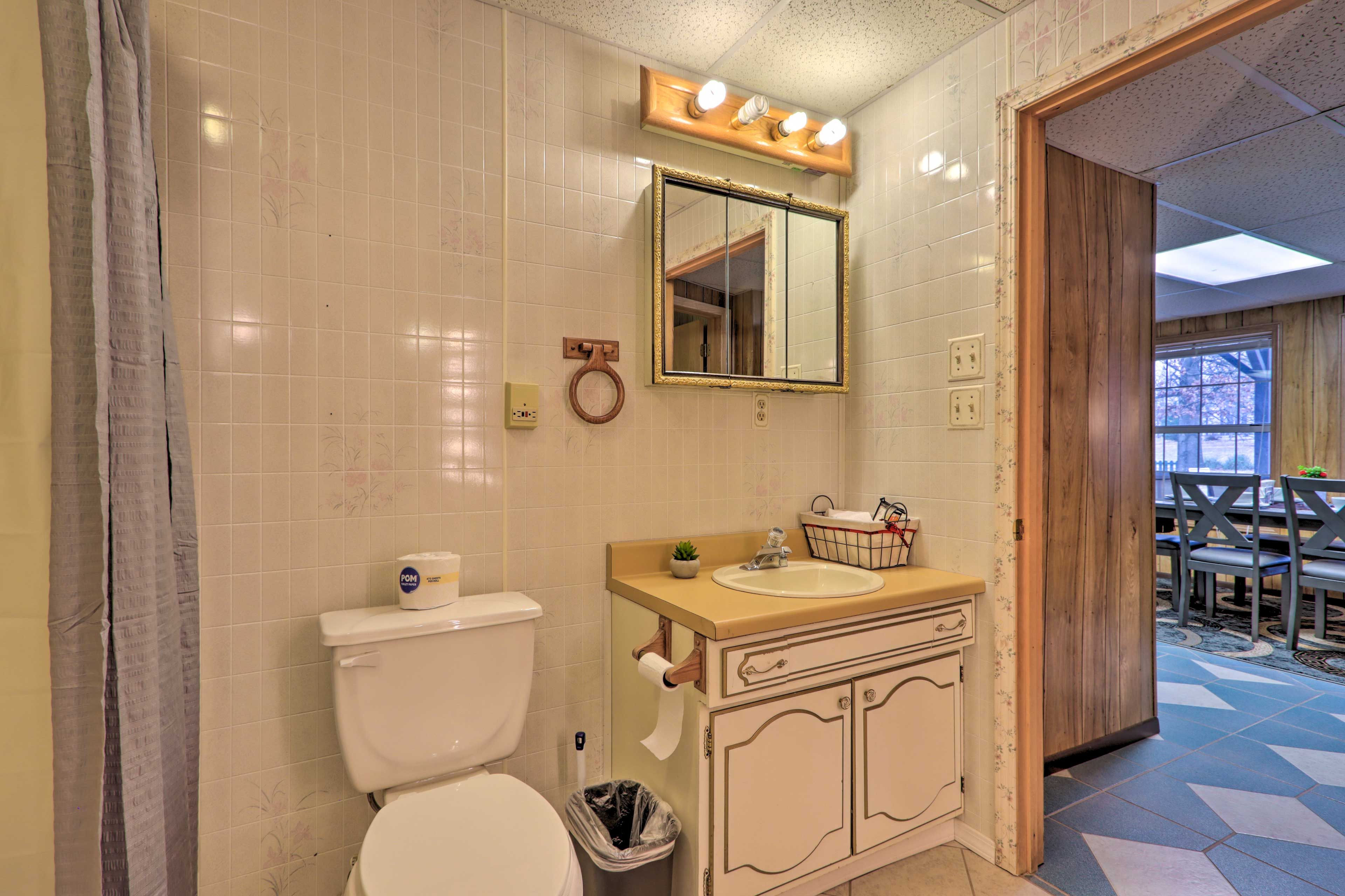 Full Bathroom | Hair Dryer