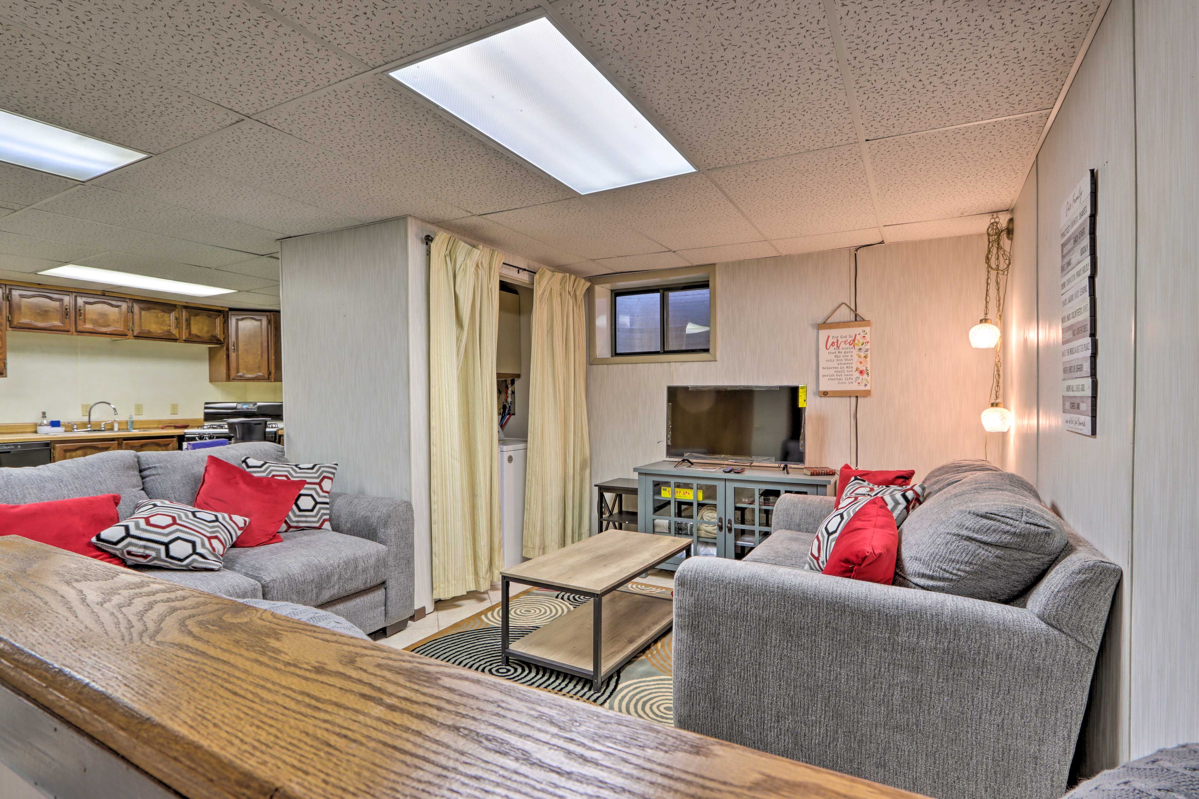 Living Room | Flat-Screen TV w/ Cable | Board Games & Books