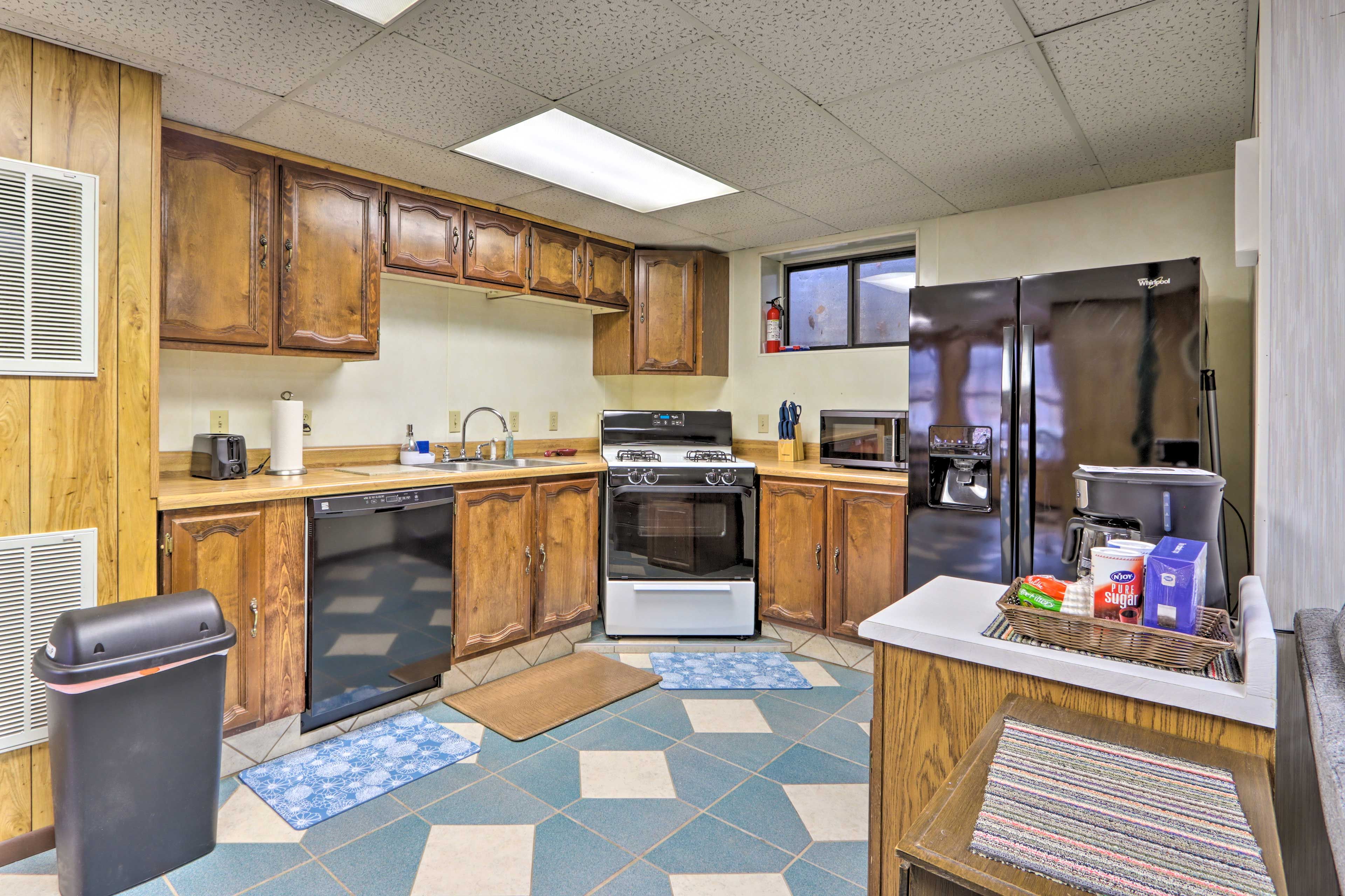 Fully Equipped Kitchen | Dishware & Flatware | Spices