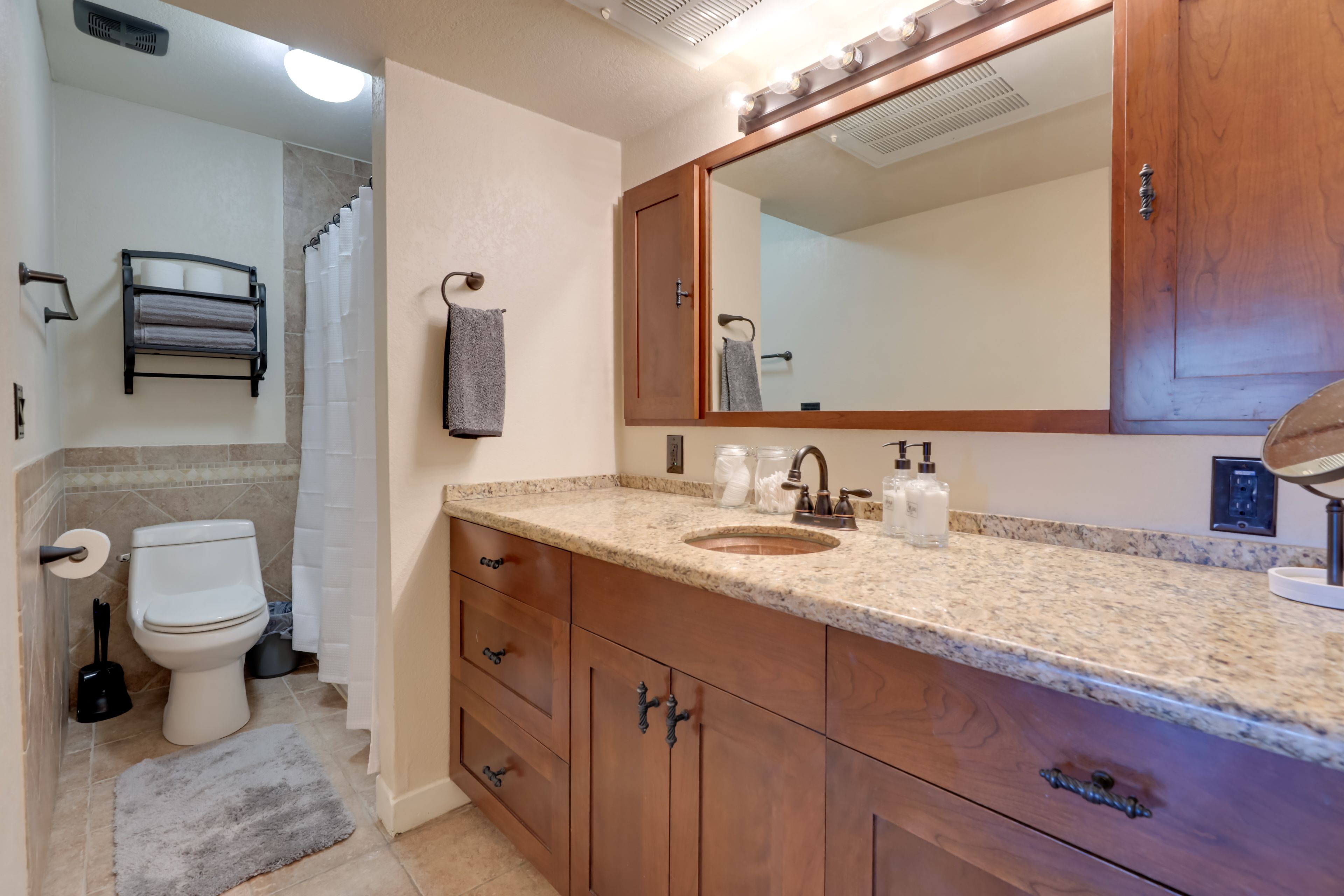 Bathroom | Linens & Towels Provided | Complimentary Toiletries