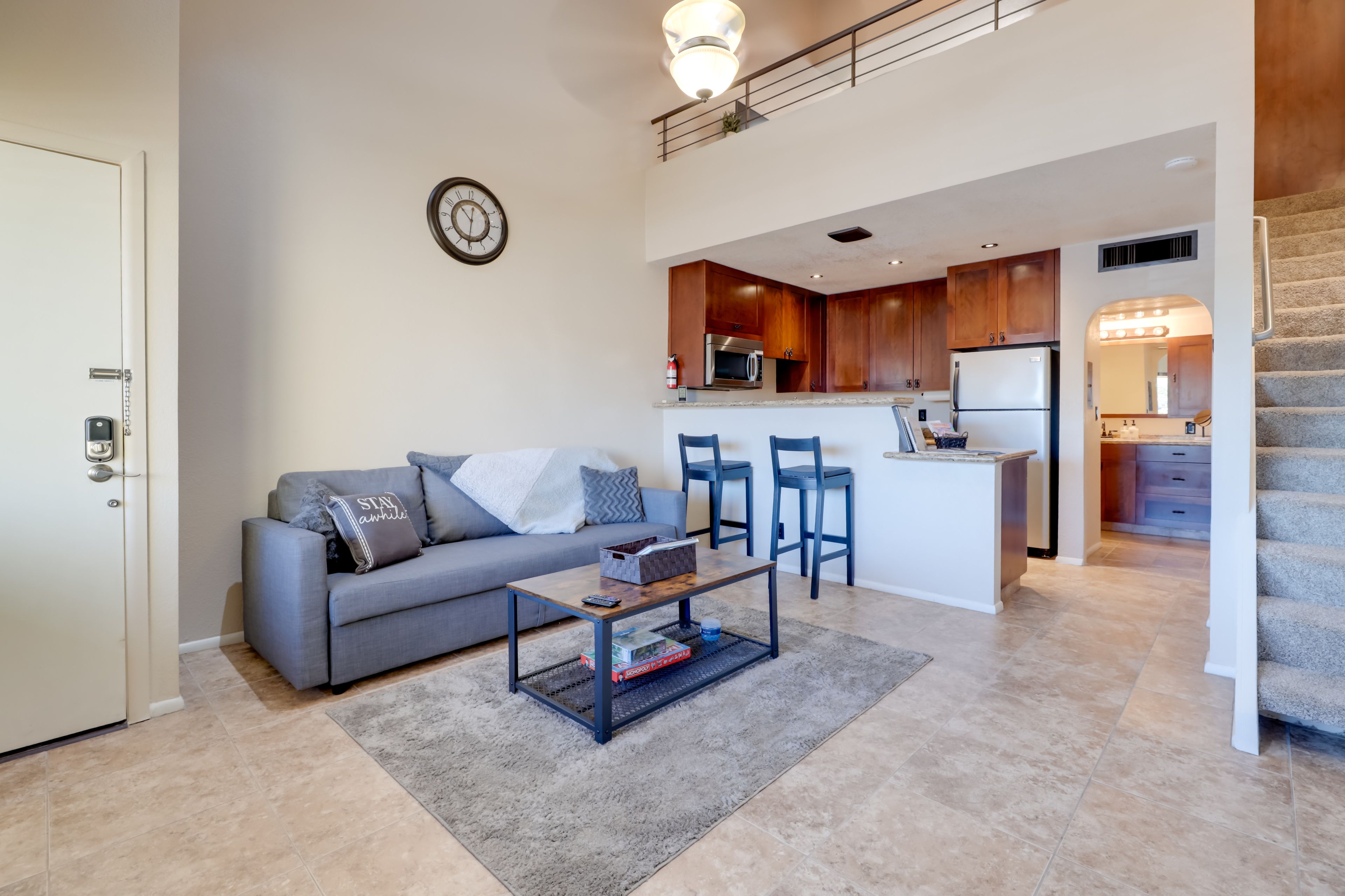 Living Room | Sleeper Sofa | Free WiFi (150 Mbps) | Smart TV