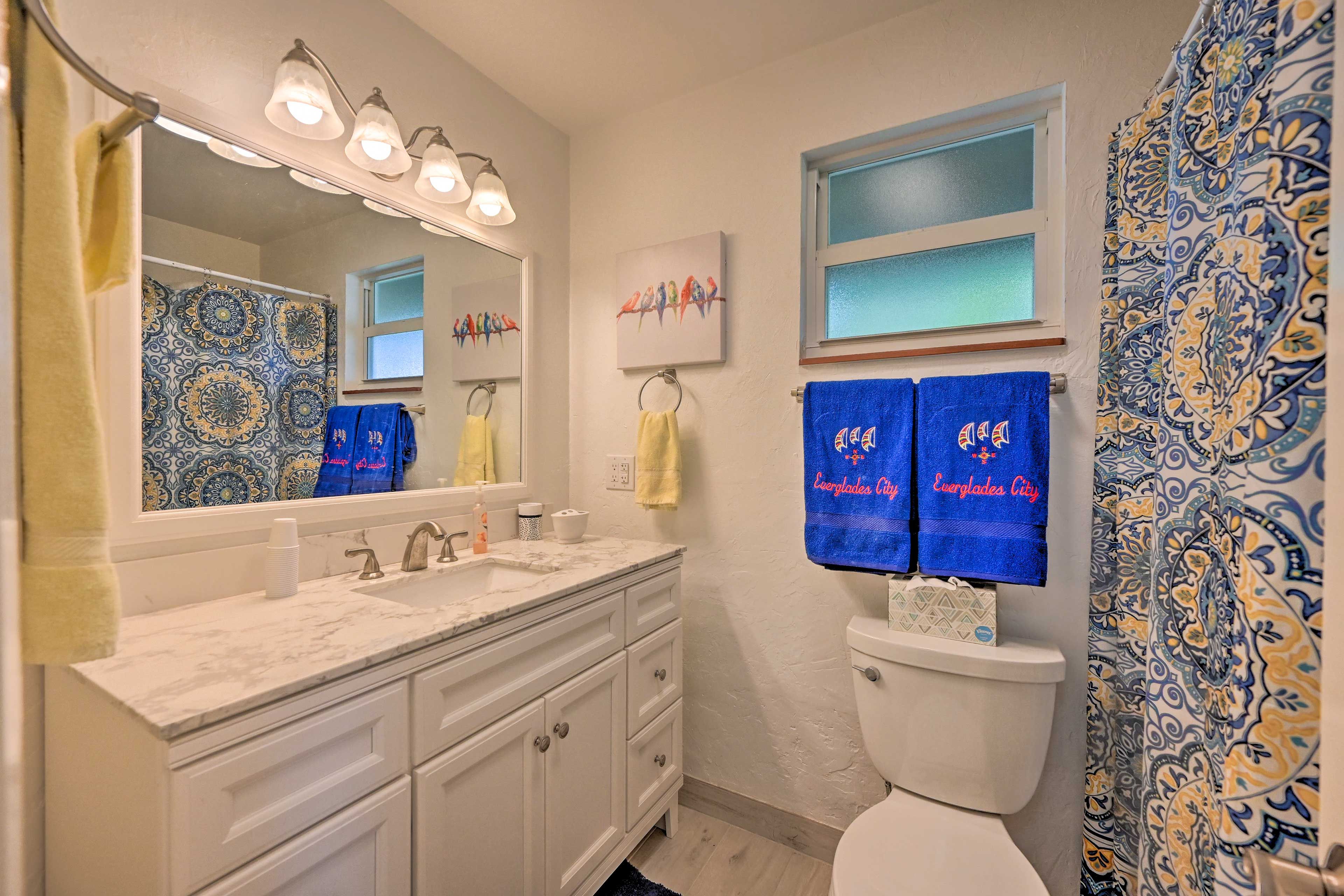 Full Bathroom | 2nd Floor | Towels Provided | Hair Dryer
