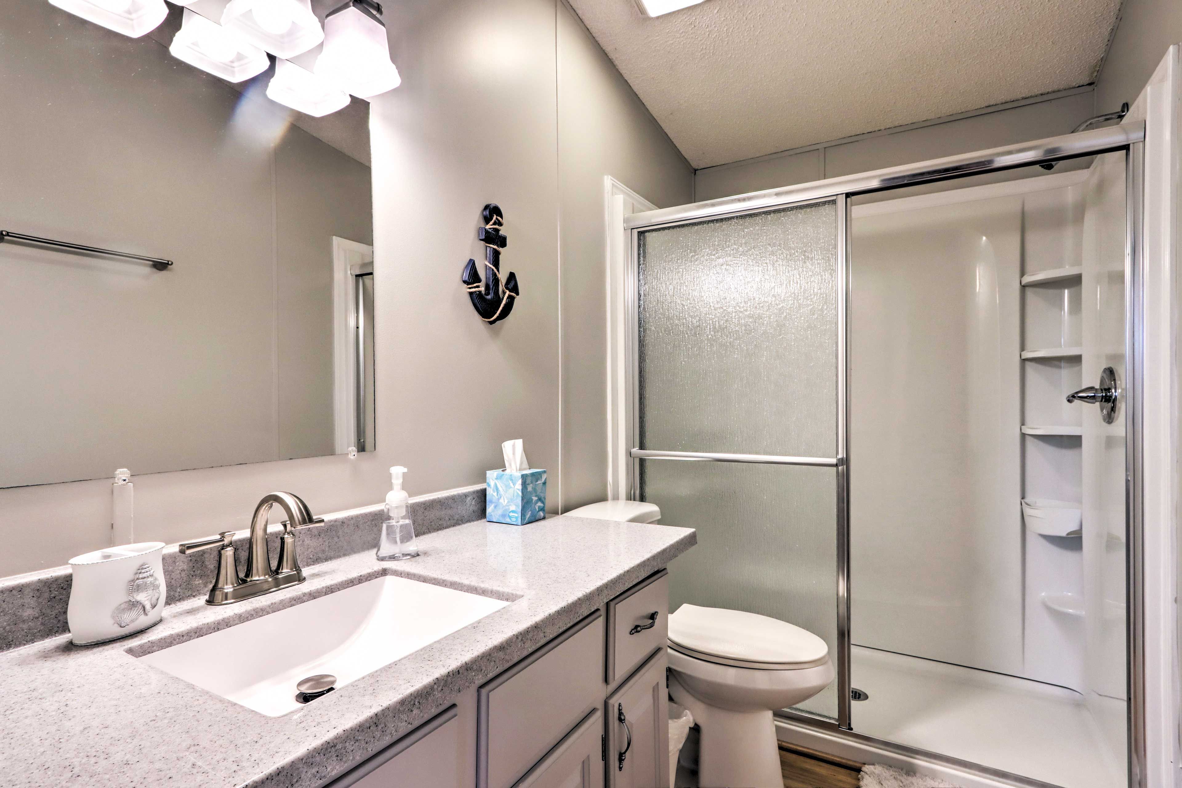 Full Bathroom | Complimentary Toiletries