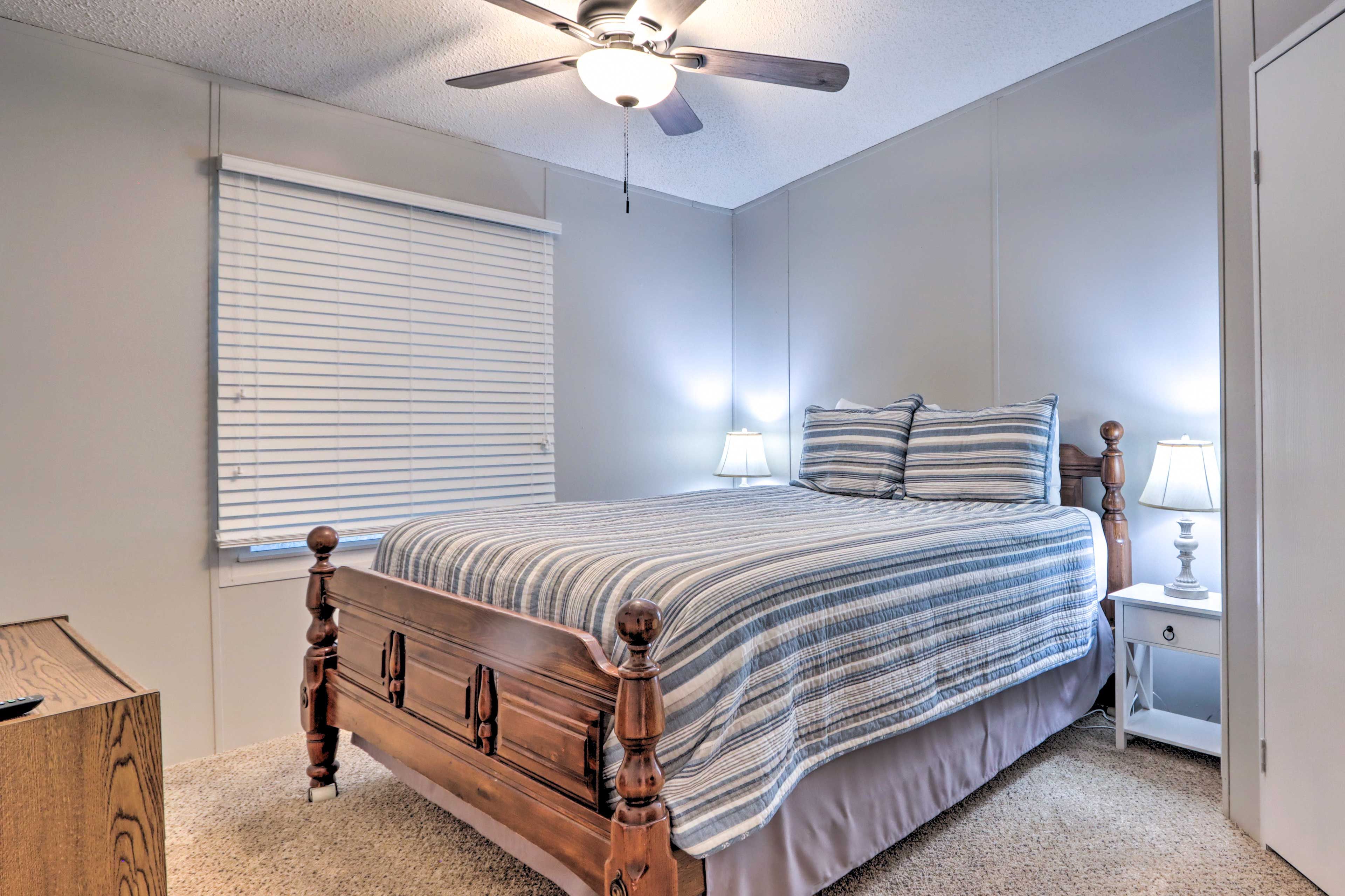 Bedroom 2 | Queen Bed | Smart TV