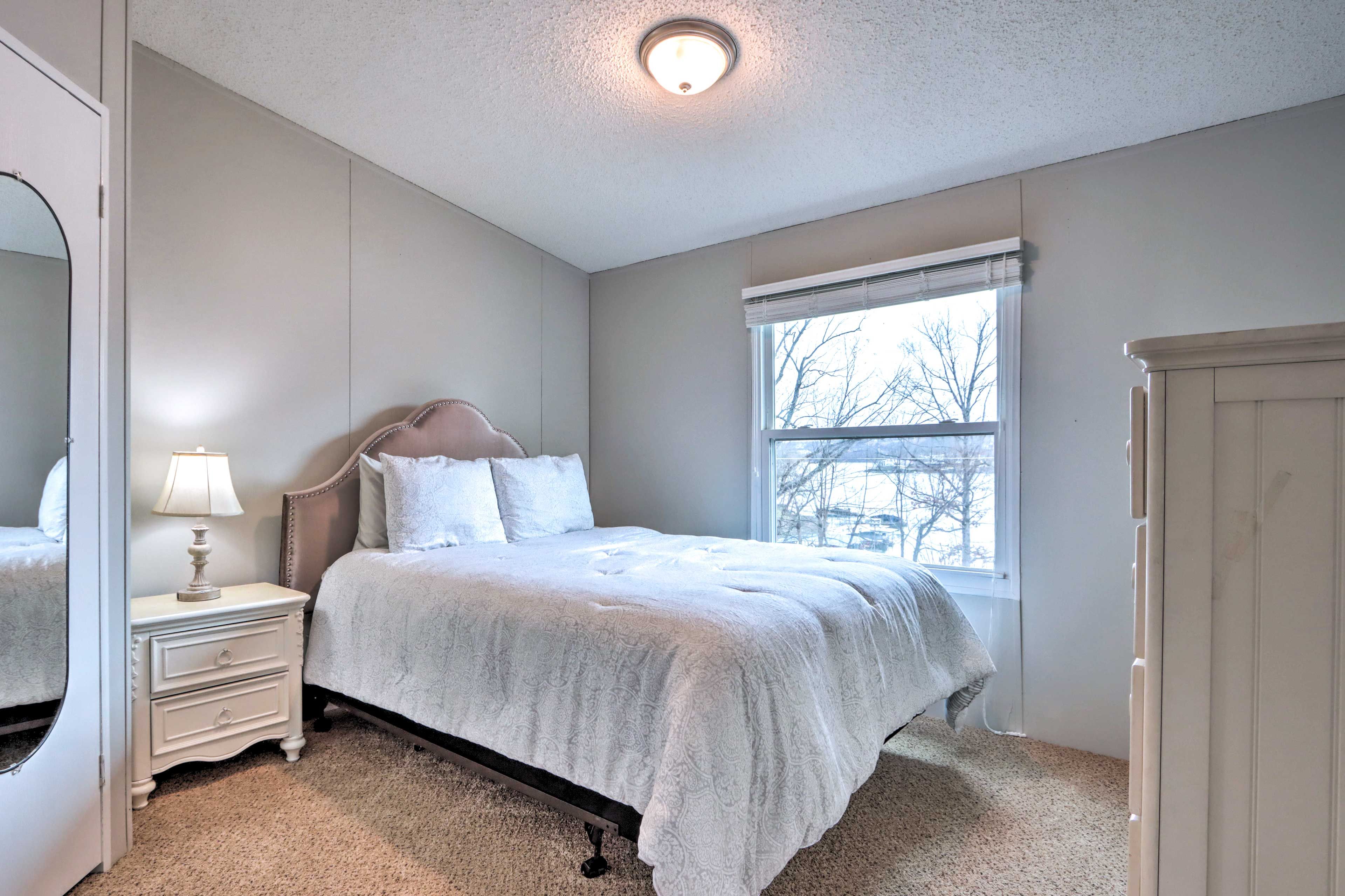 Bedroom 3 | Queen Bed | Smart TV