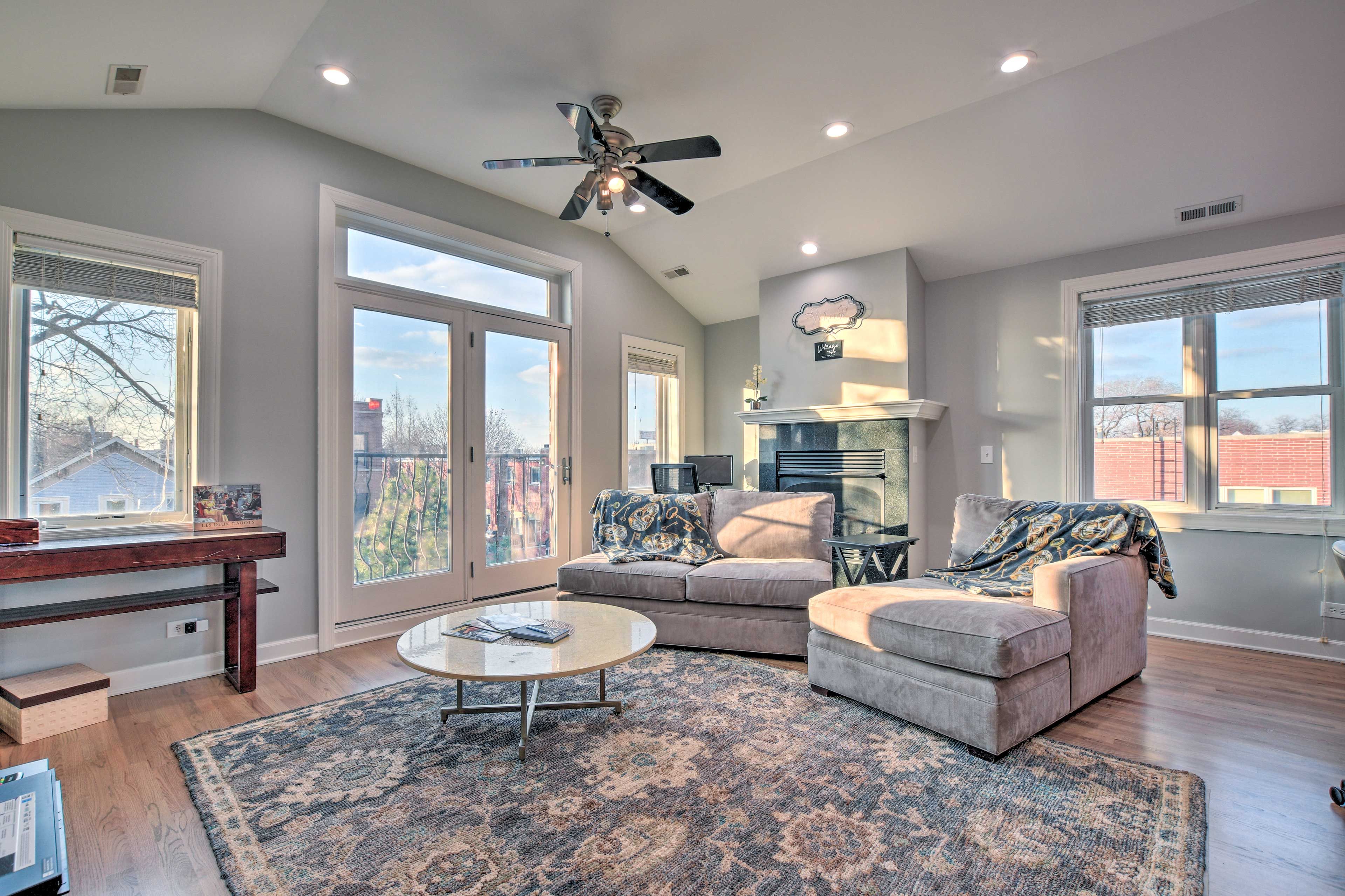 Living Room | Fireplace