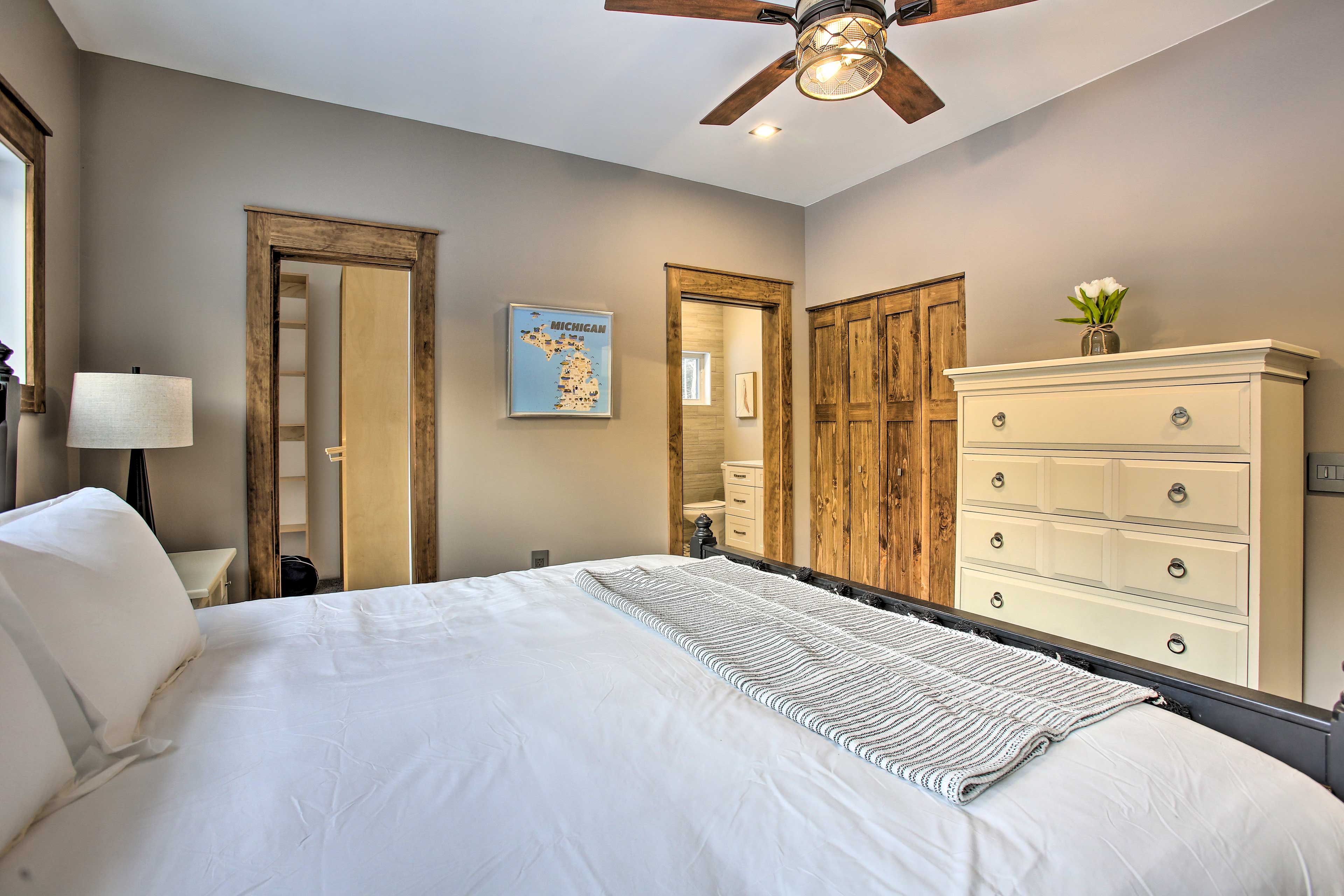 Bedroom 1 | Linens Provided | En-Suite Bathroom