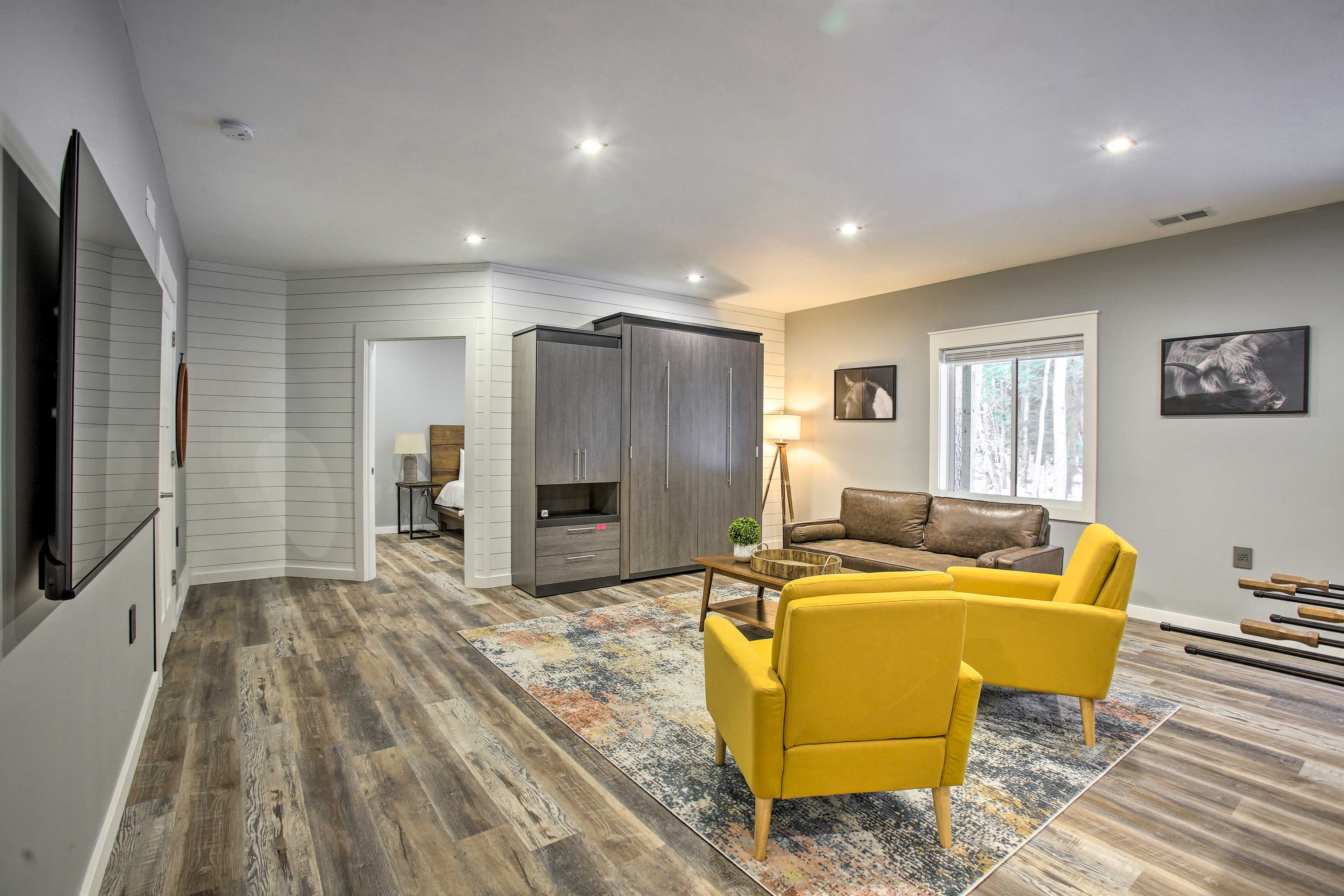Bedroom 3 (Game Room) | Queen Murphy Bed