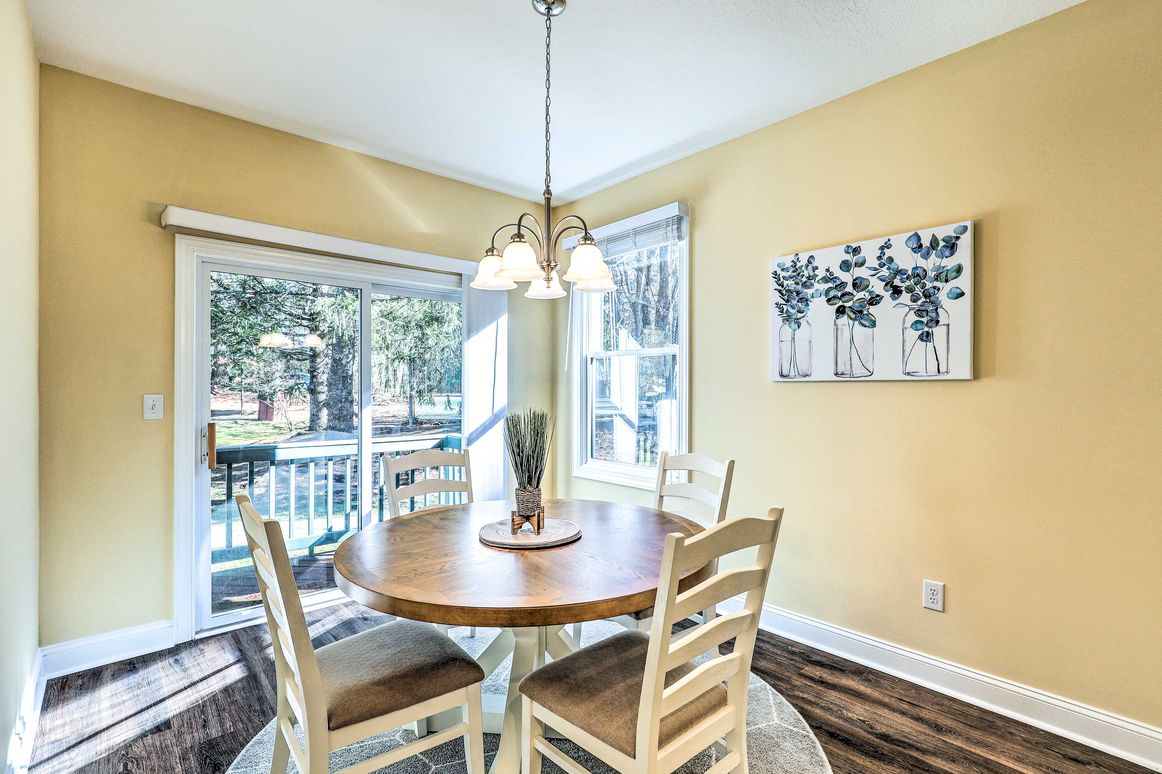 Dining Area | Dishware & Flatware