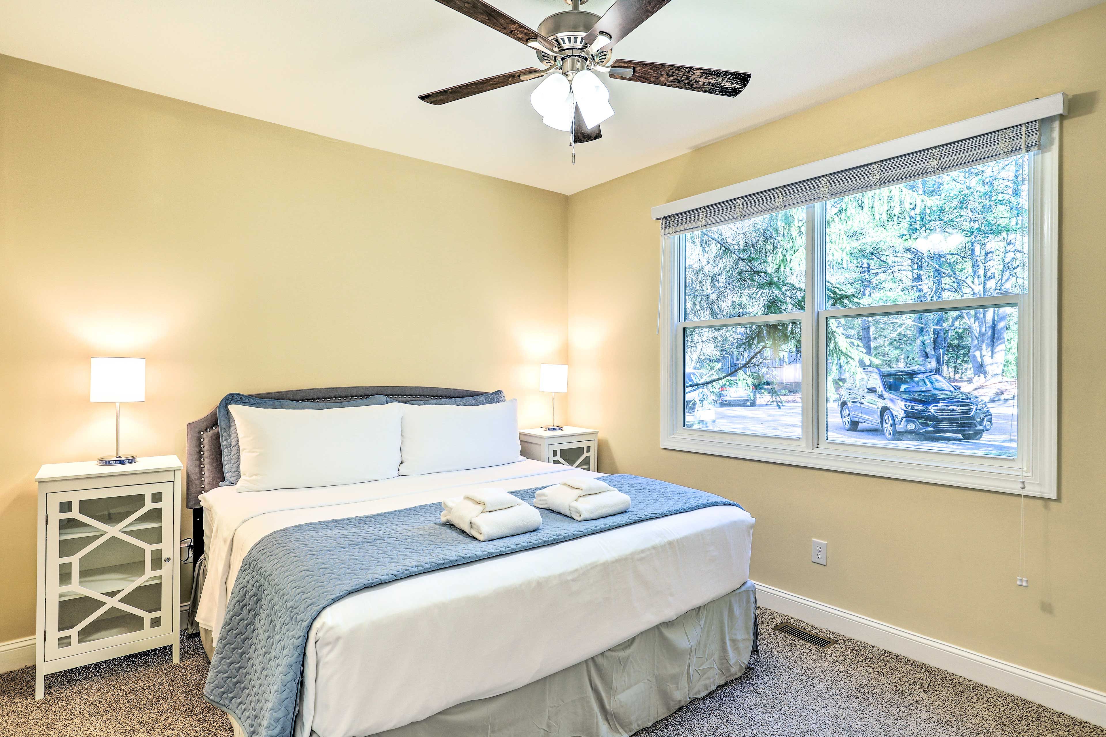 Bedroom 1 | King Bed