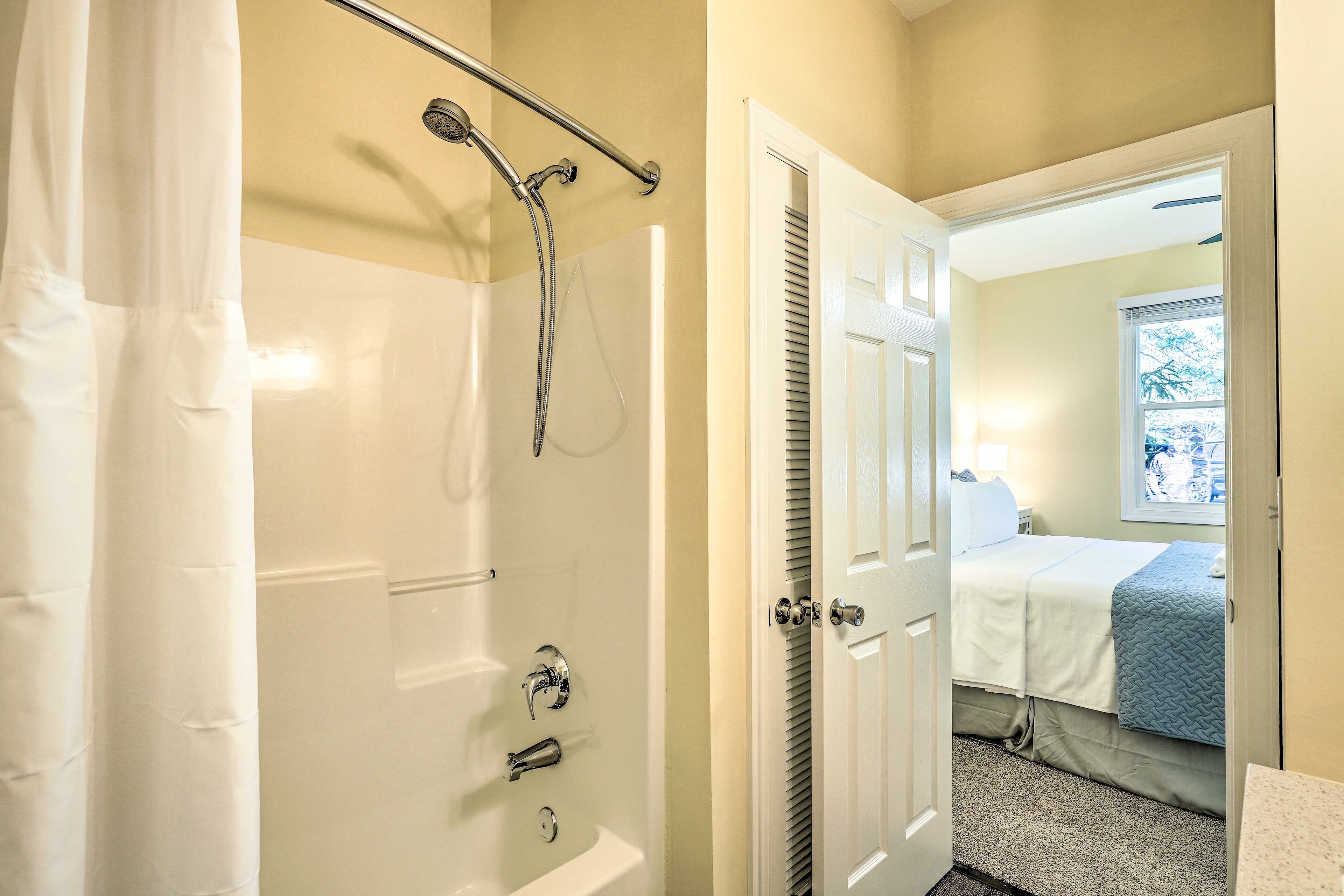 En-Suite Bathroom | Complimentary Toiletries