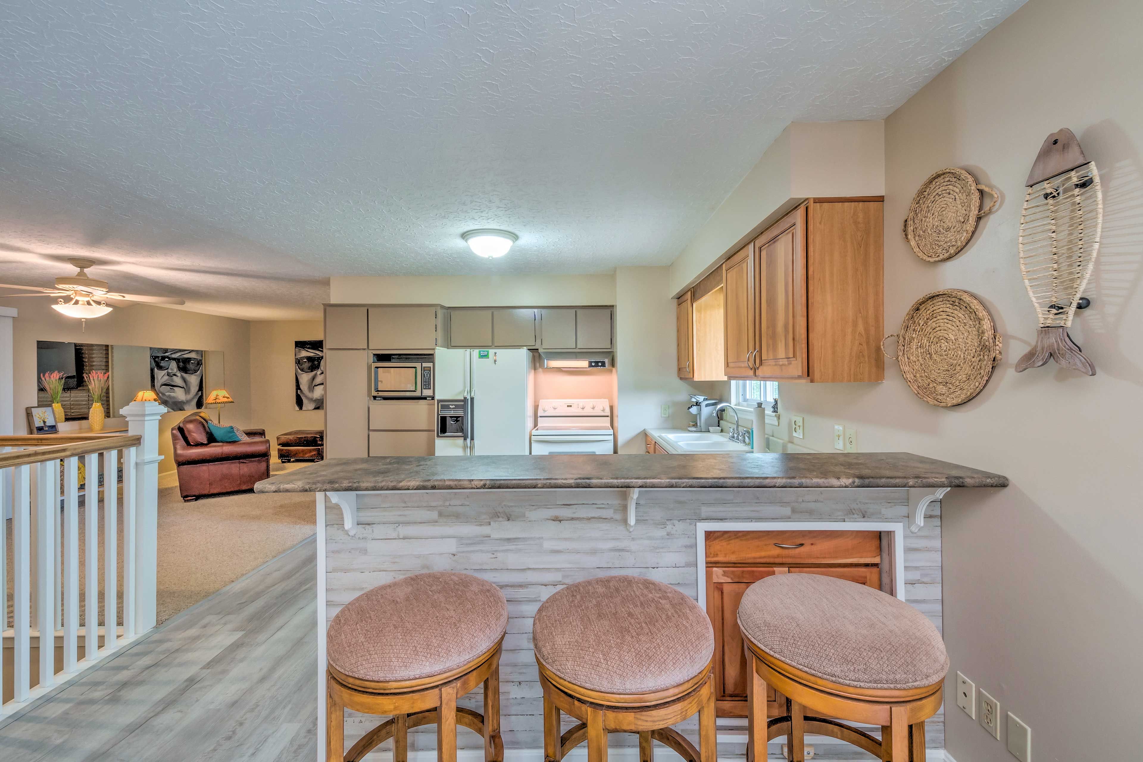 Kitchen | Main Floor | Toaster | Ice Maker