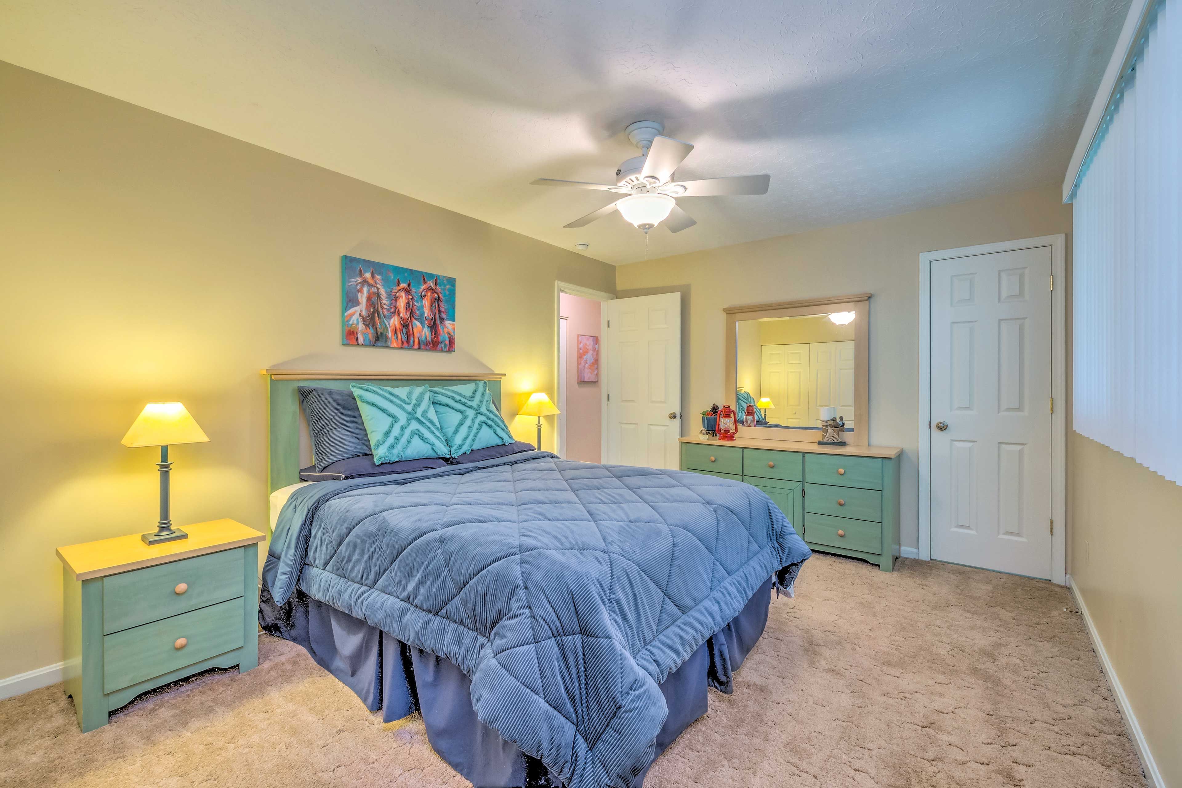 Bedroom 2 | Queen Bed | Main Floor | Linens Provided