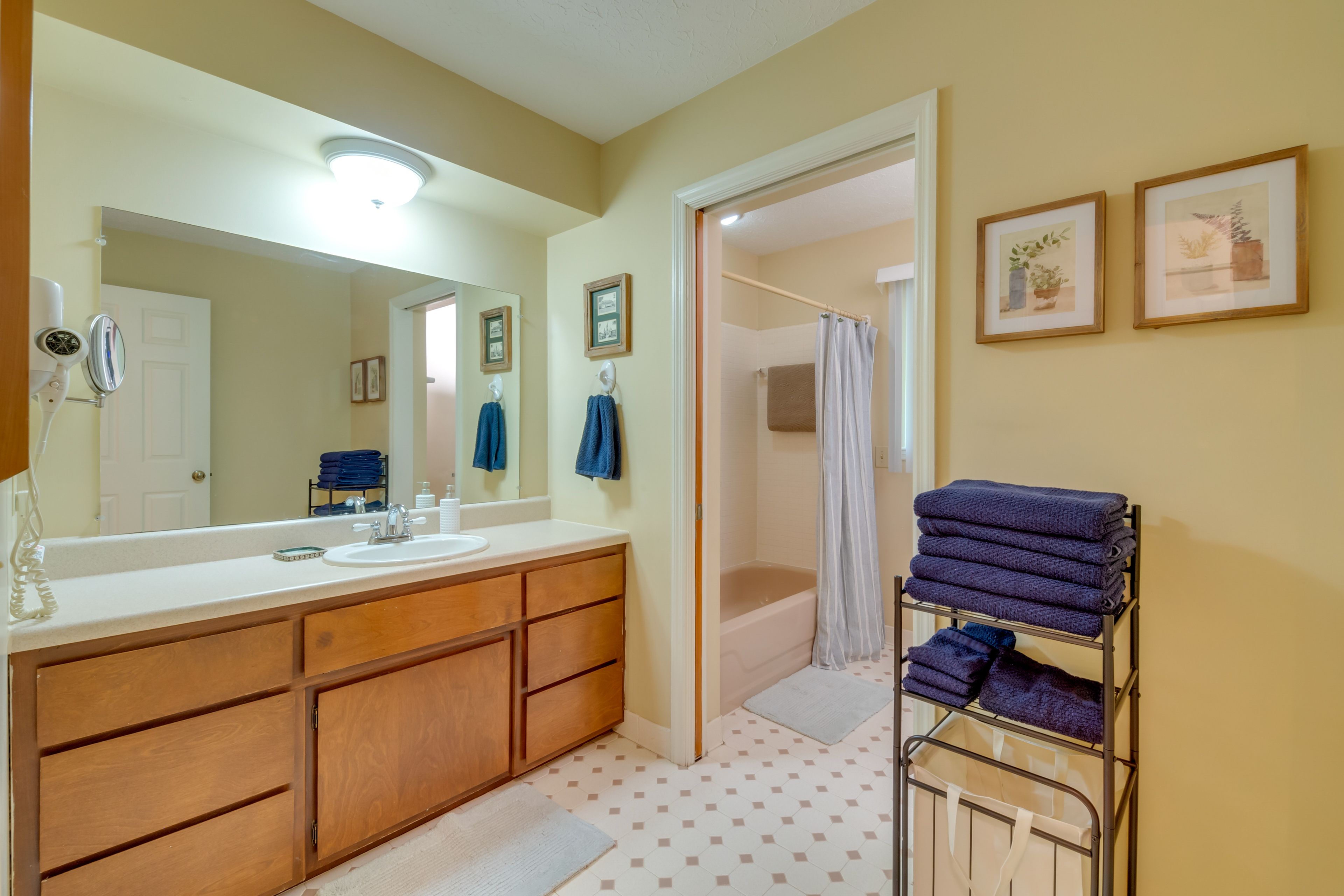 Full Bathroom | Main Floor | Hair Dryer