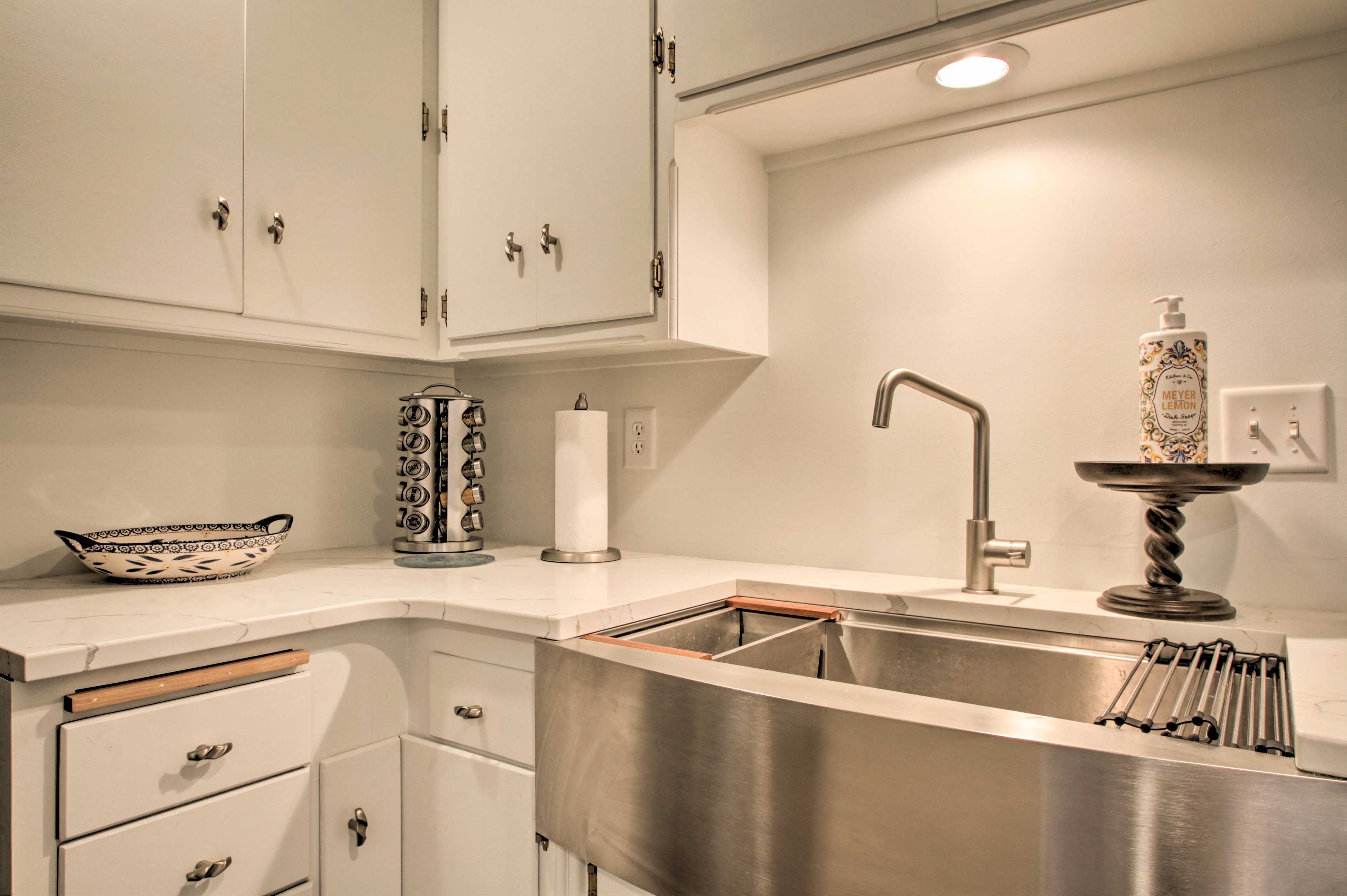 Kitchen | Trash Bags + Paper Towels