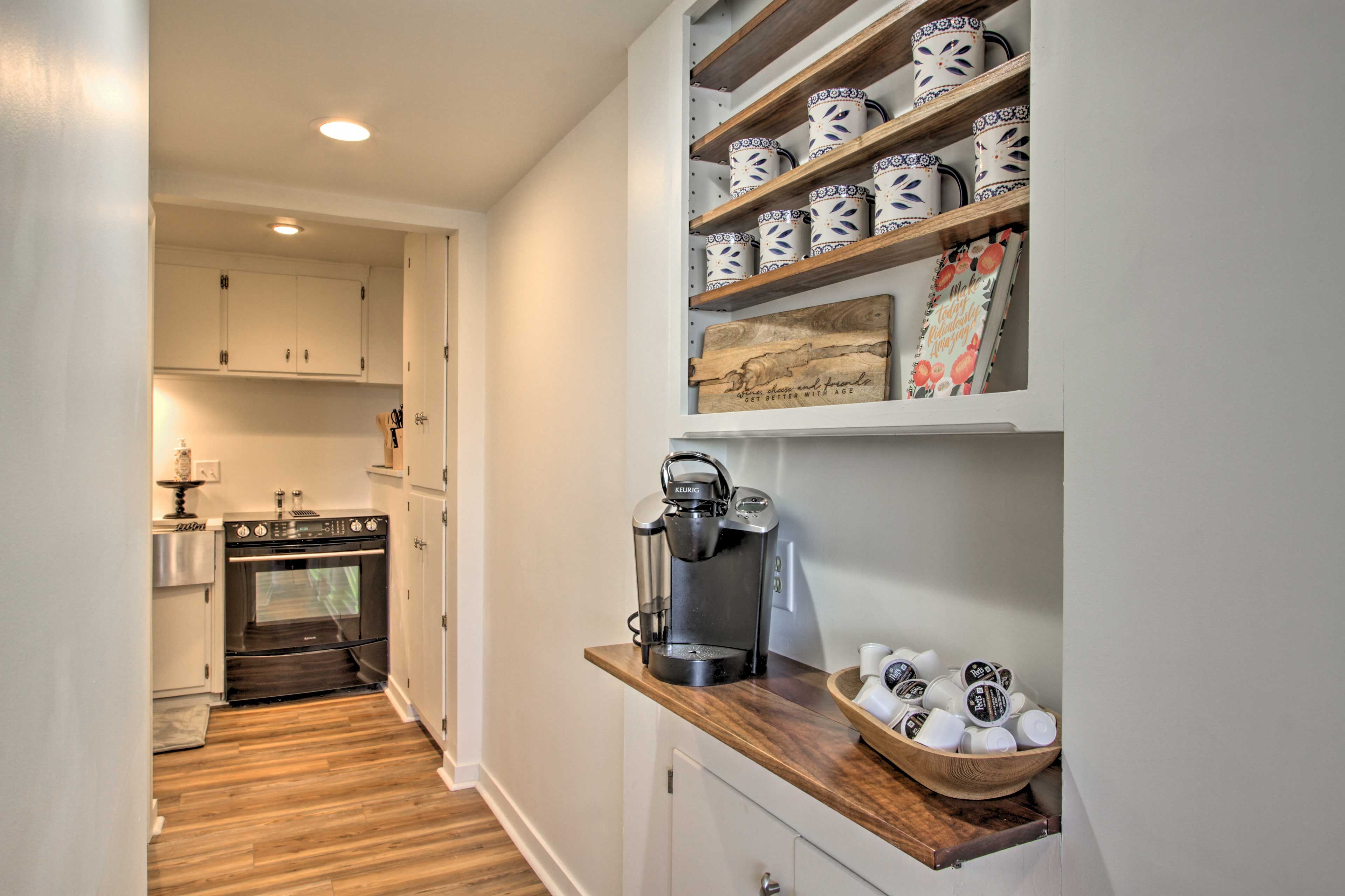 Kitchen | Keurig w/ Pods