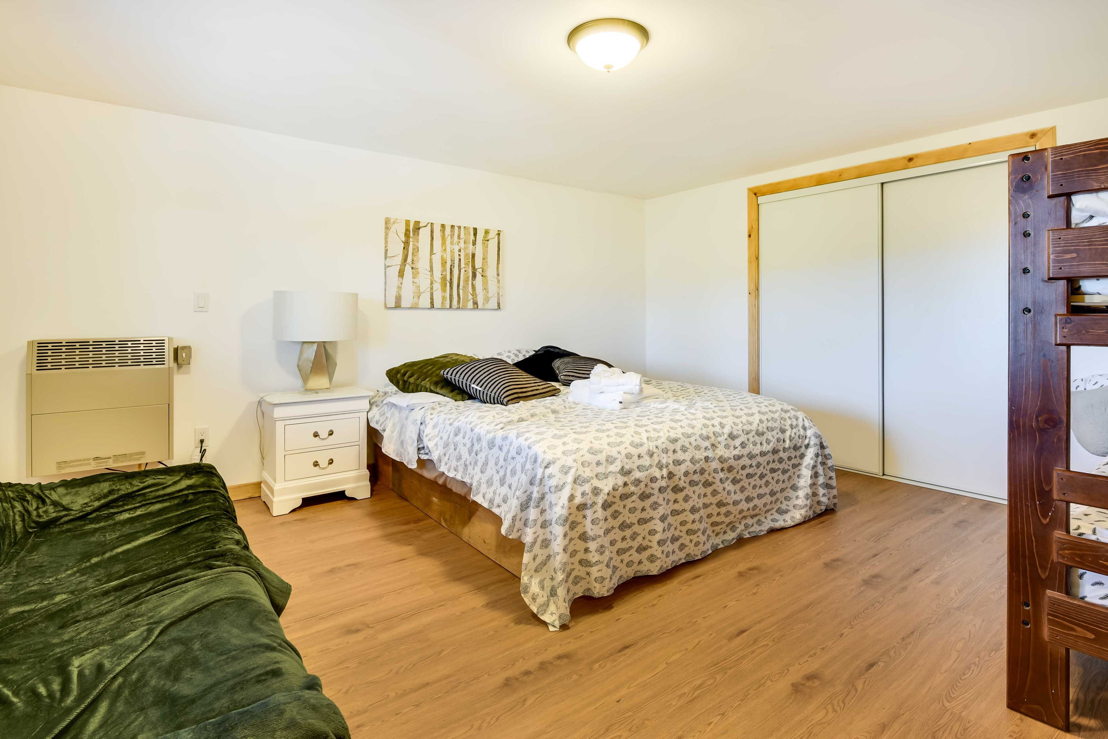 Bedroom 2 | King Bed | Twin Bunk Bed