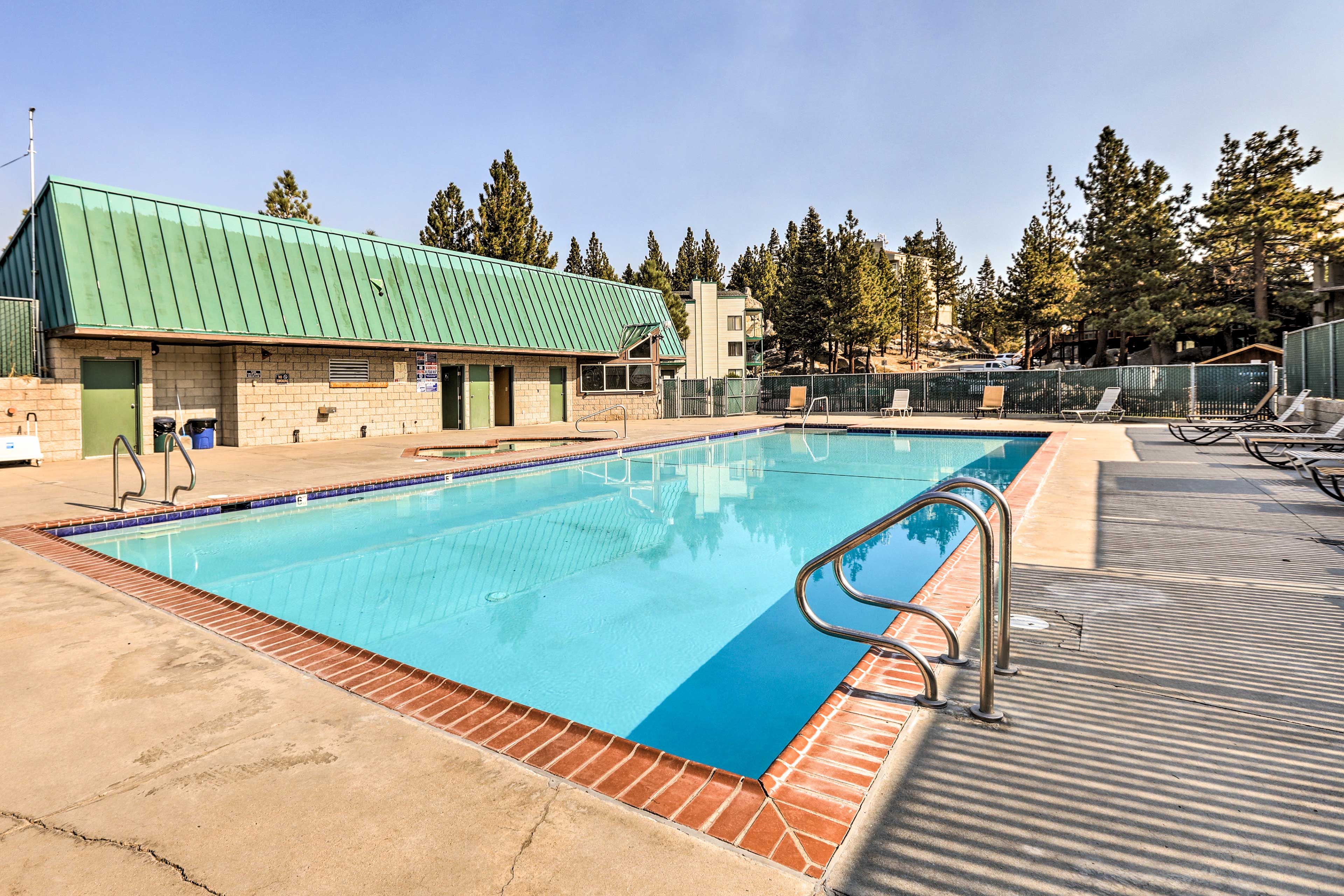 Community Amenities | Heated Pool (Depth 3'-8')