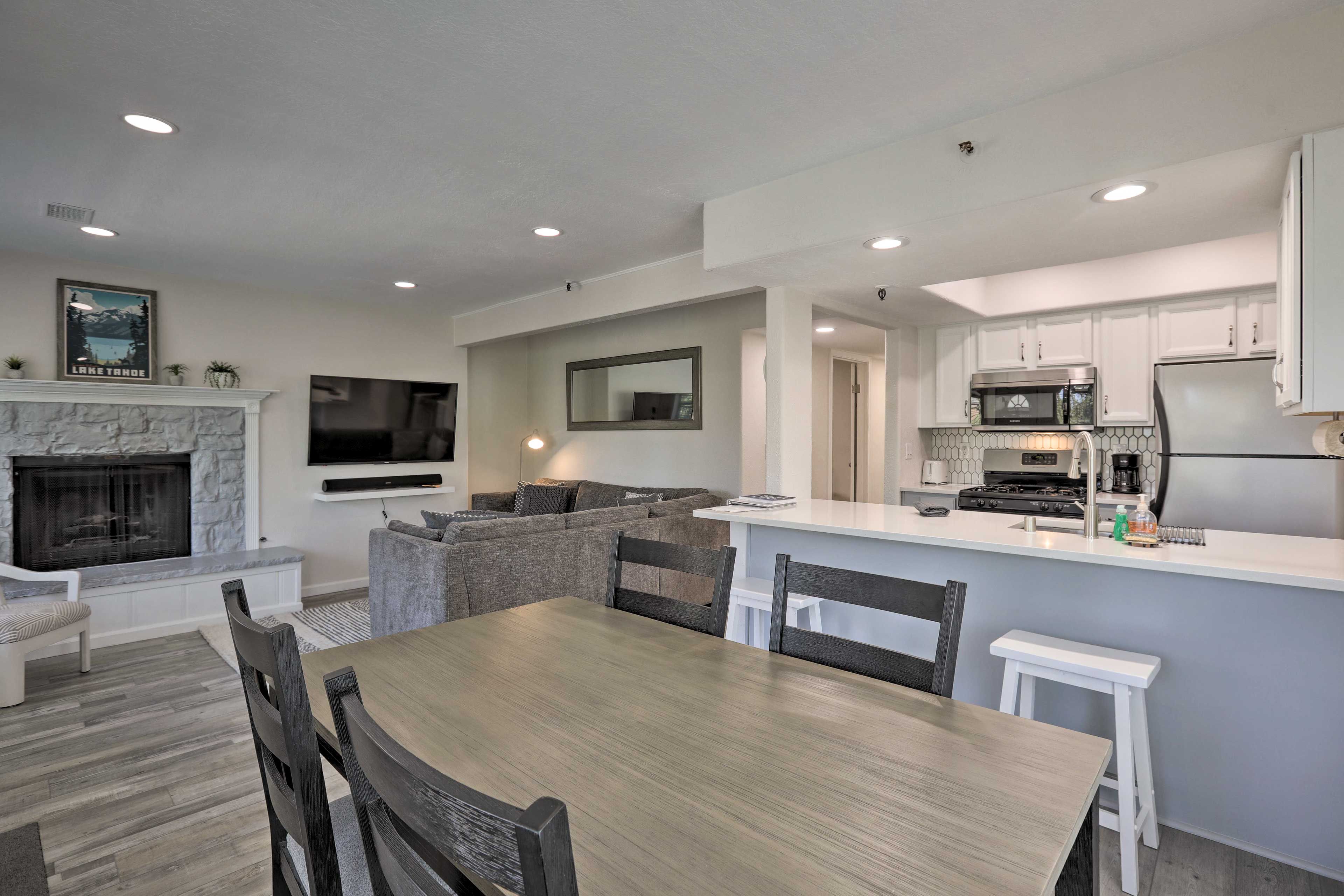 Dining Area | Bar Seating