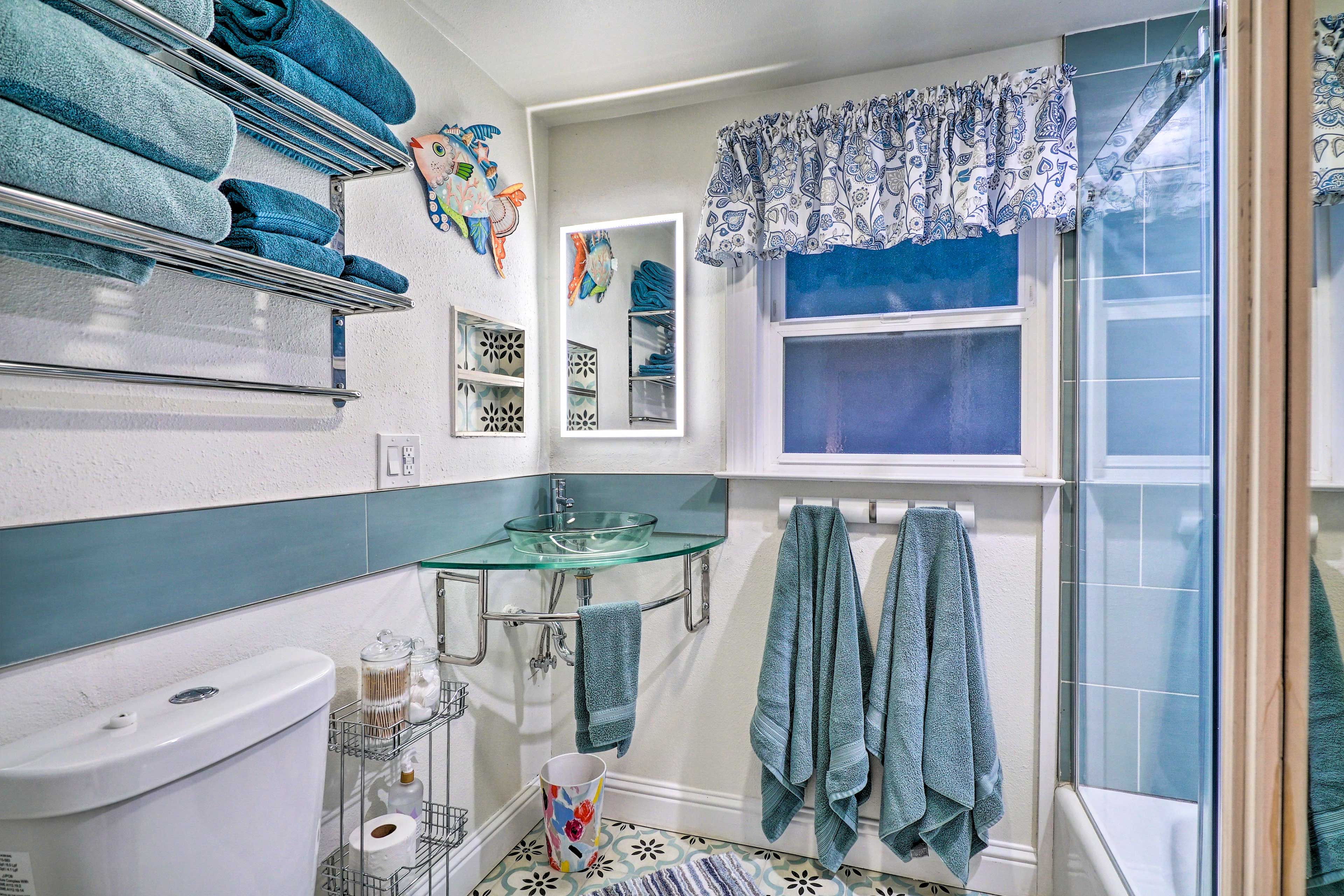 En-Suite Bathroom | Complimentary Toiletries | Towels | Hair Dryer