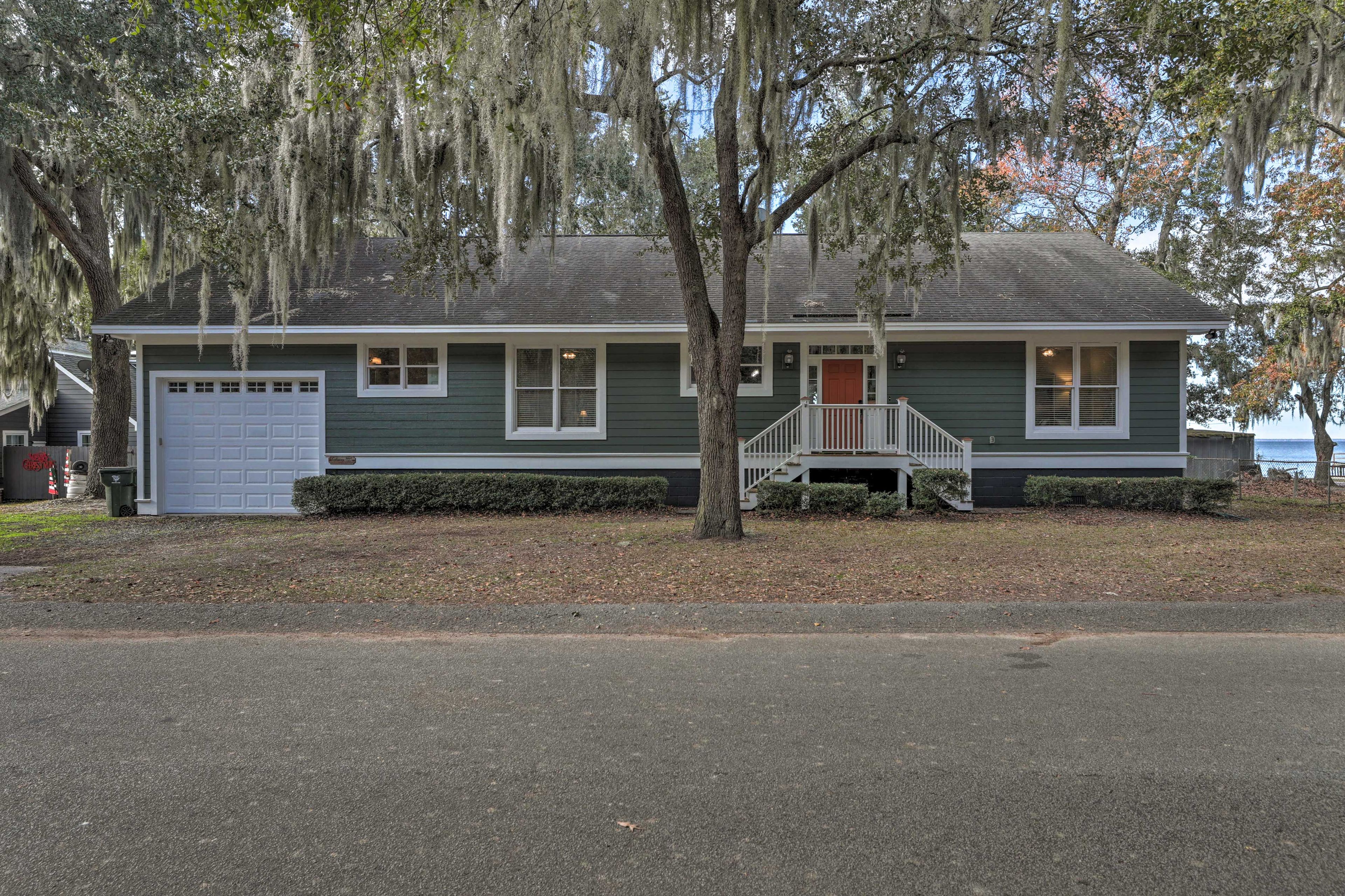 Exterior | Parking | Driveway (2 Vehicles)
