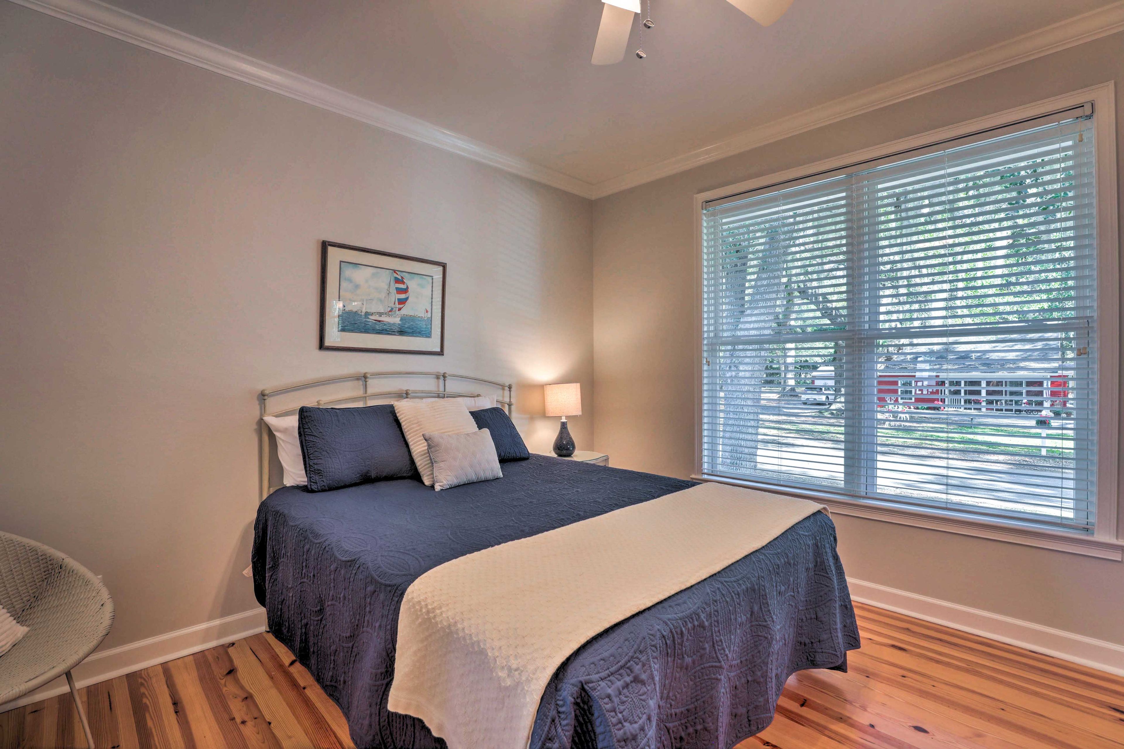 Bedroom 2 | Queen Bed