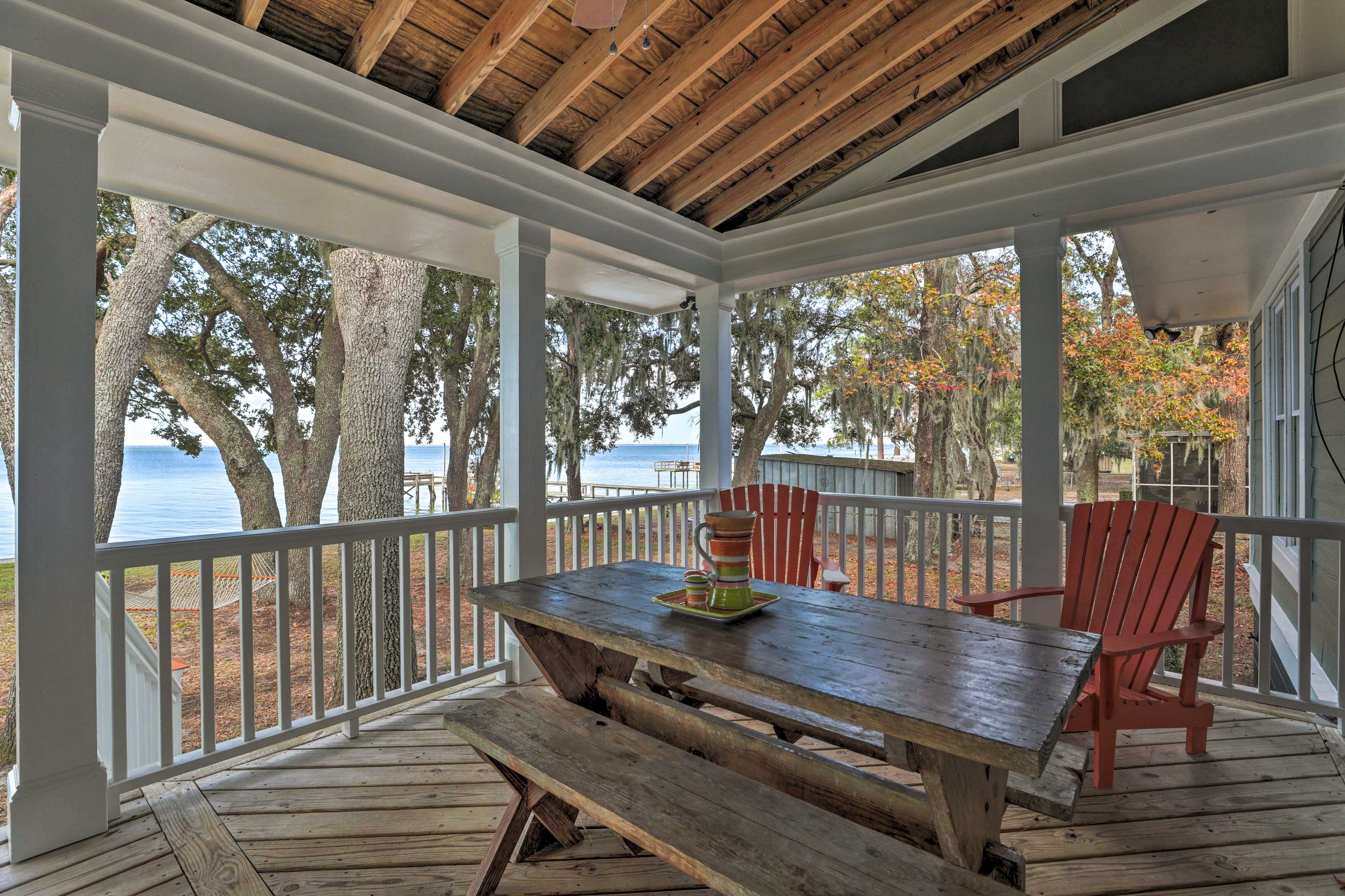 Covered Deck | Outdoor Dining Table