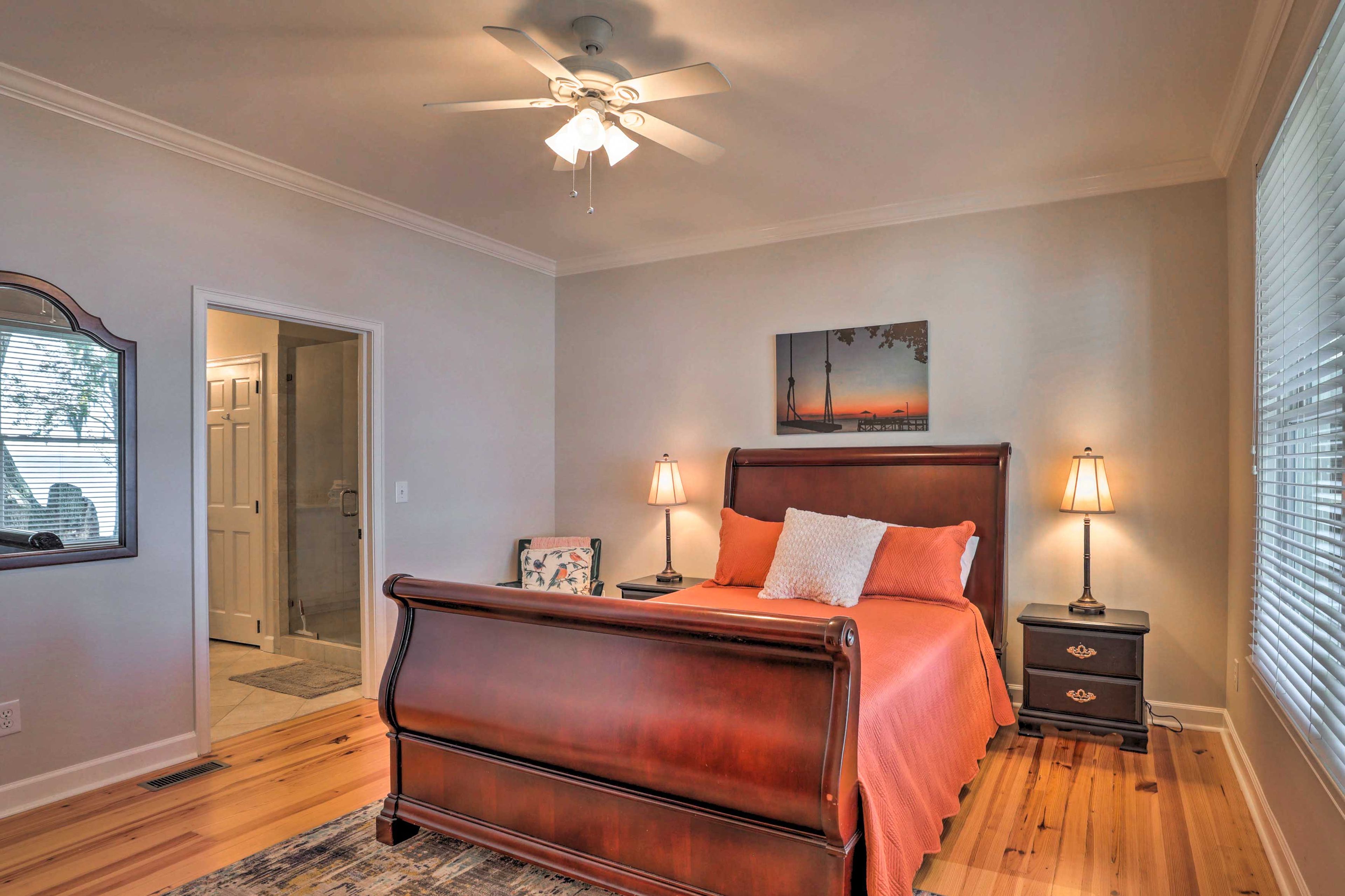 Bedroom 1 | Queen Bed | Linens Provided | En-Suite Bathroom