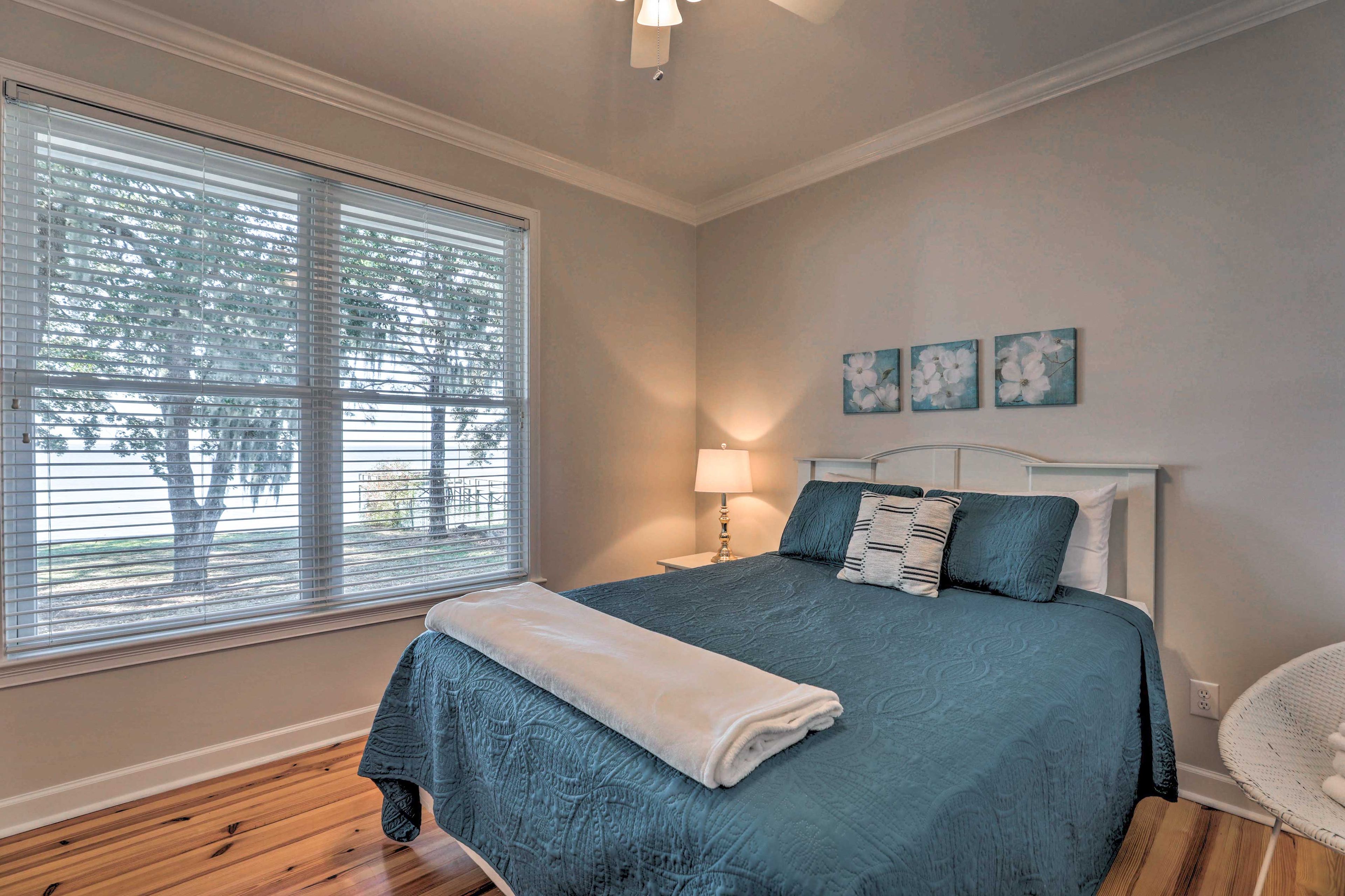 Bedroom 3 | Queen Bed