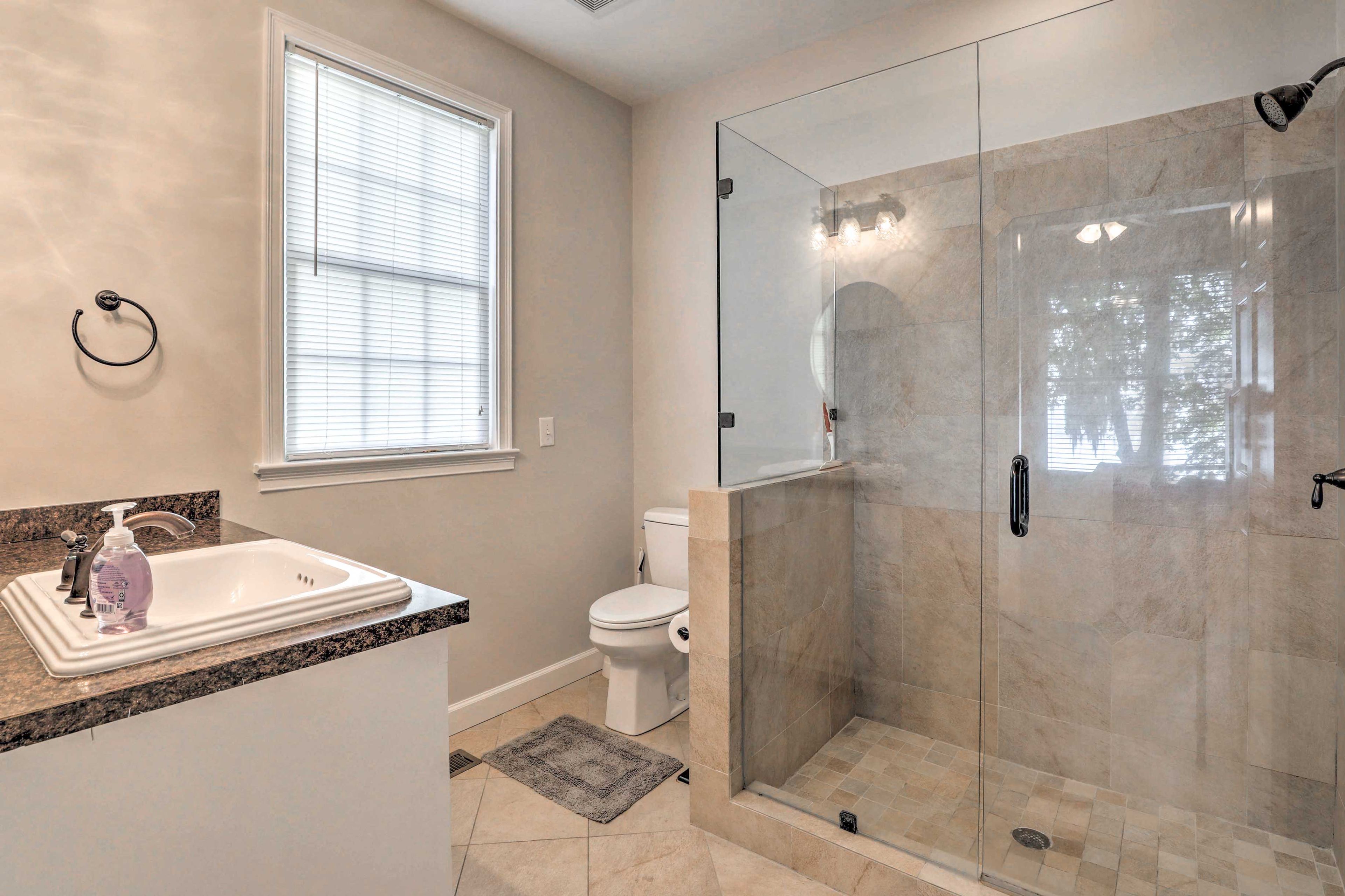 Bathroom | Washer/Dryer | Access via Bedrooms 3 & 4