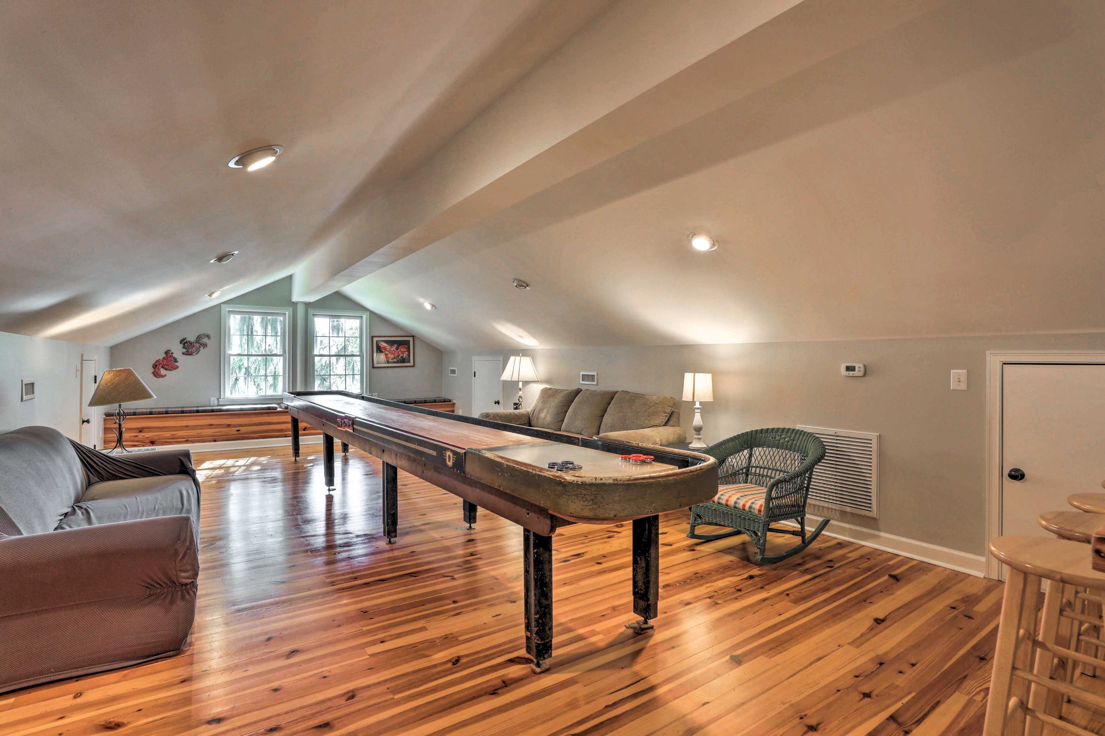 Loft | Game Room | Sleeper Sofa | Shuffleboard Currently Unavailable