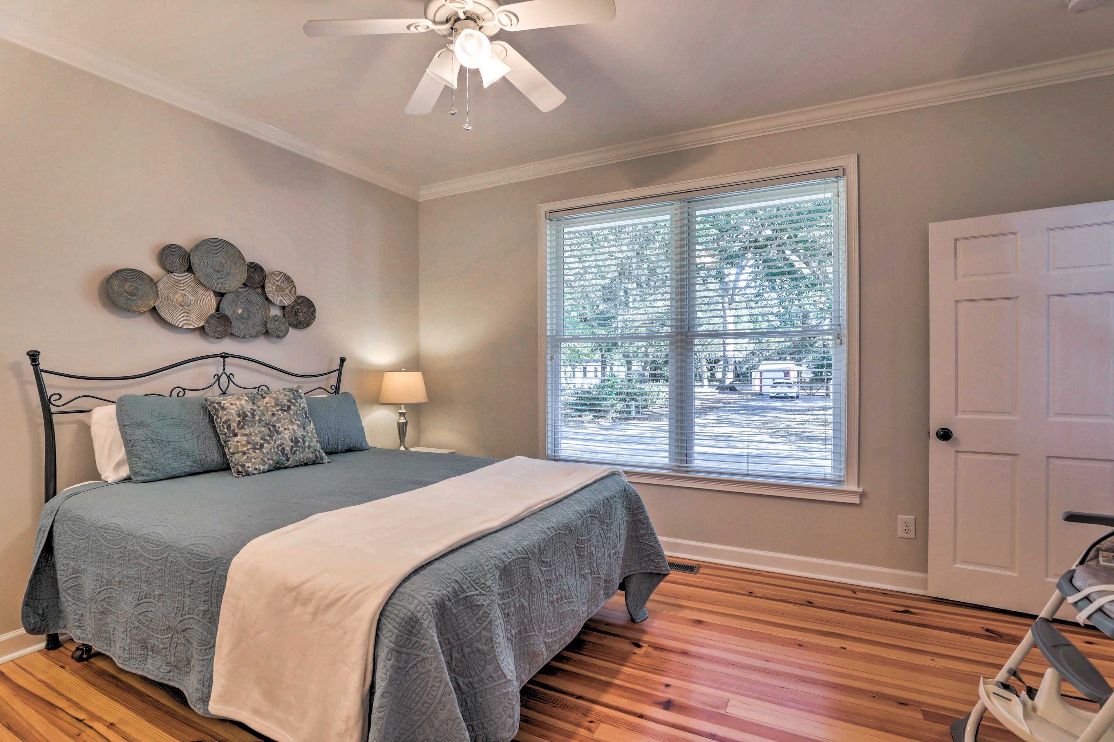 Bedroom 4 | Queen Bed