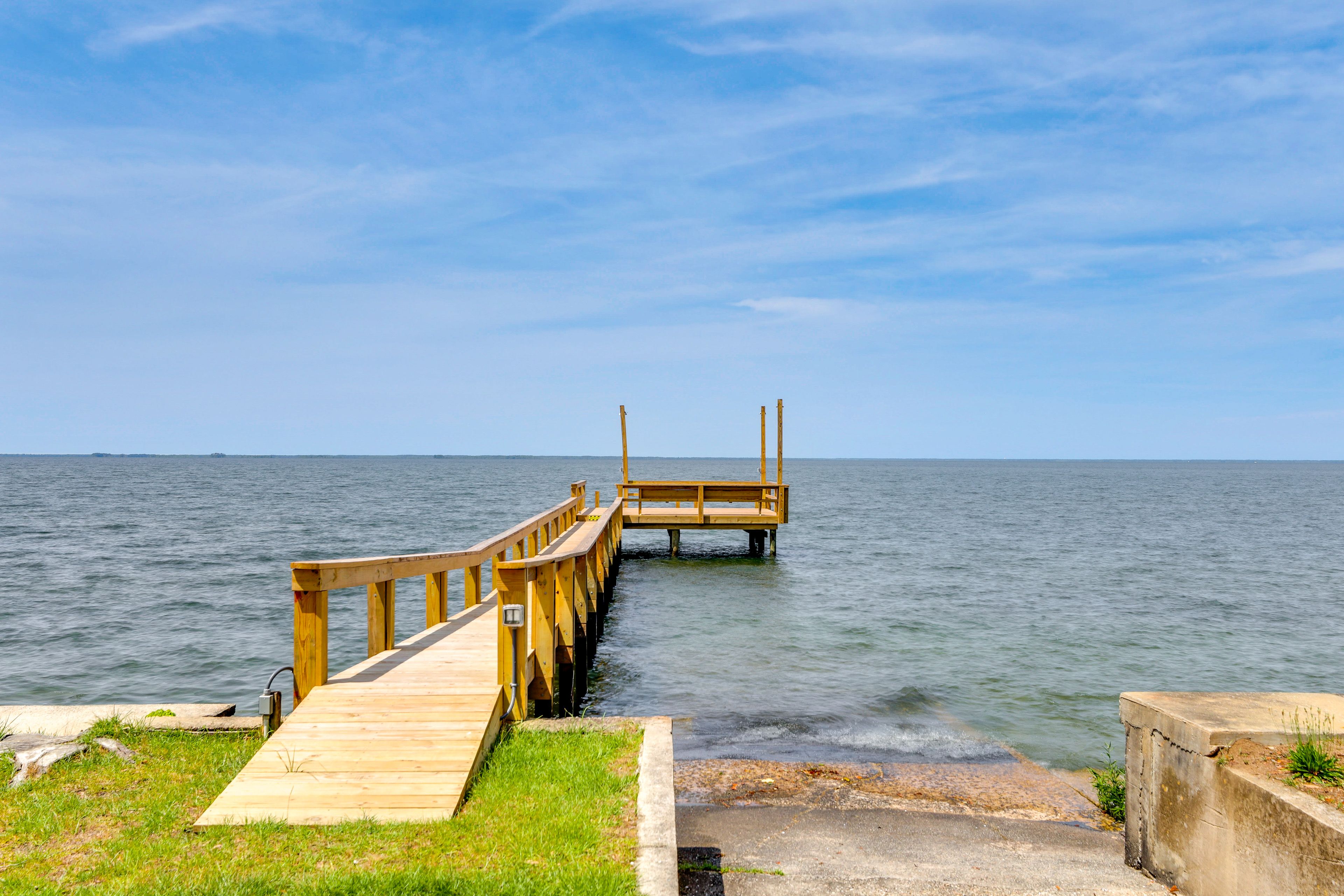 Updated Boat Dock | Lake Moultrie On-Site | 3 Paddleboards Provided | Life Vests