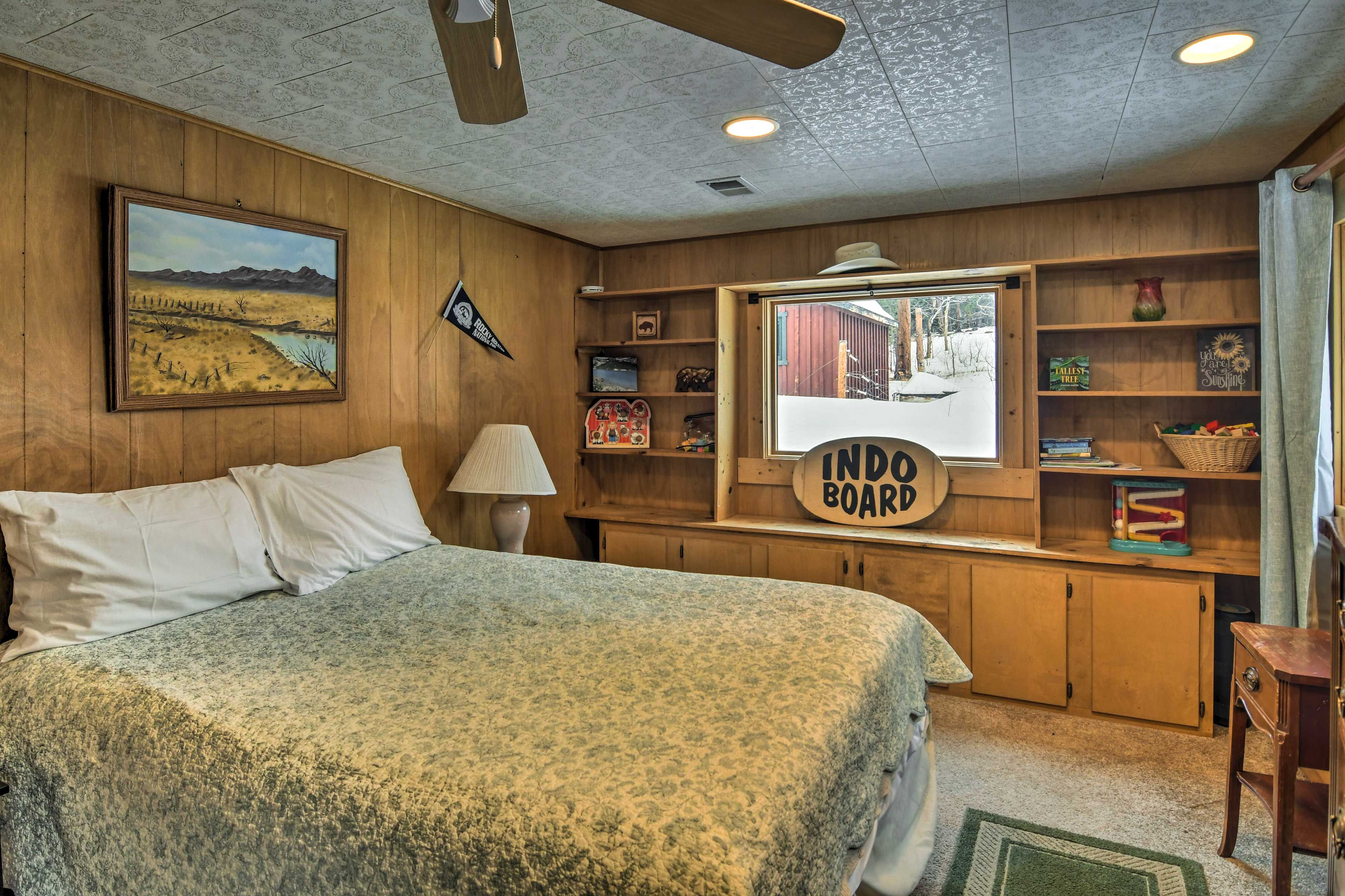 Bedroom 1 | Queen Bed
