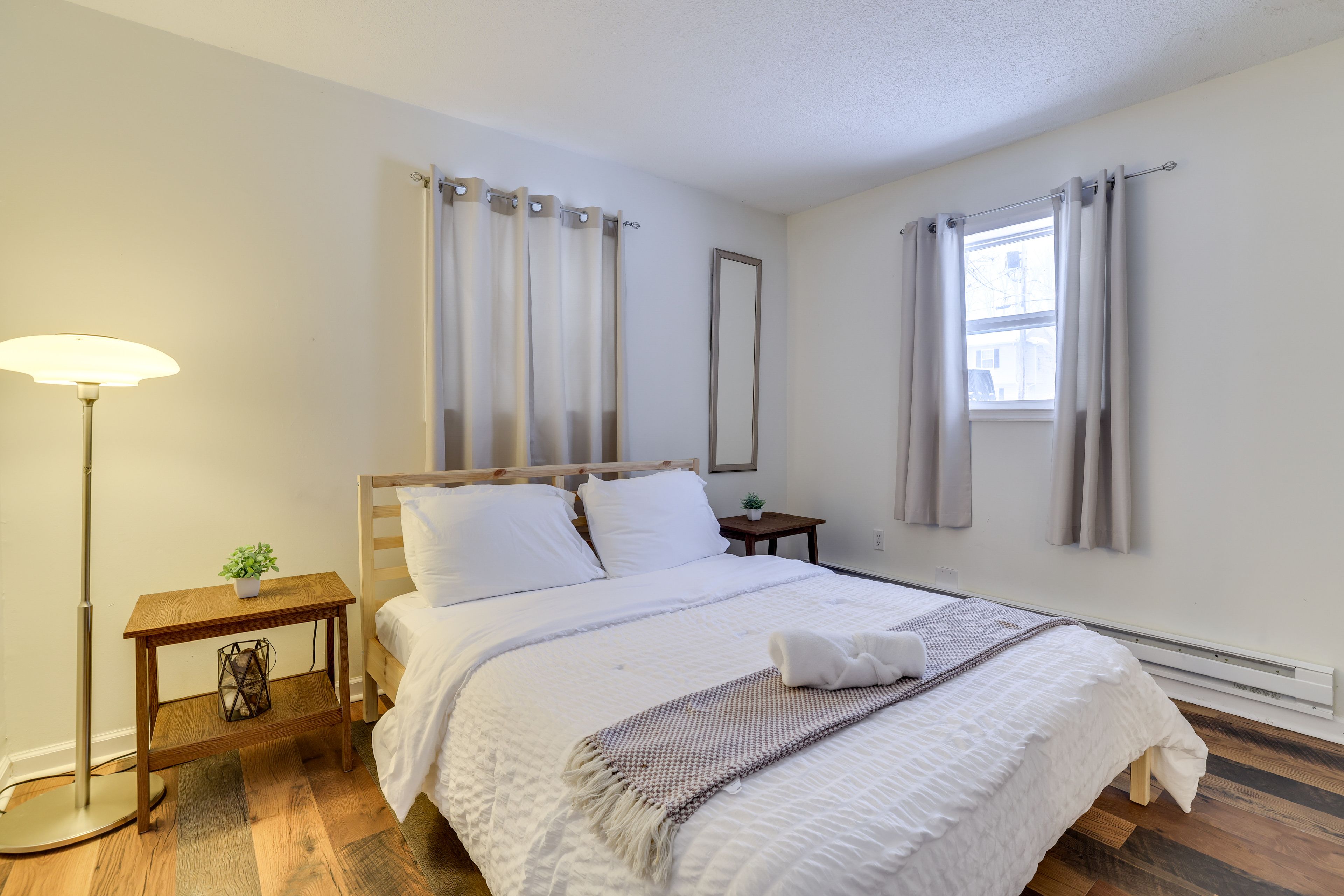 Bedroom 2 | 1st Floor | Queen Bed