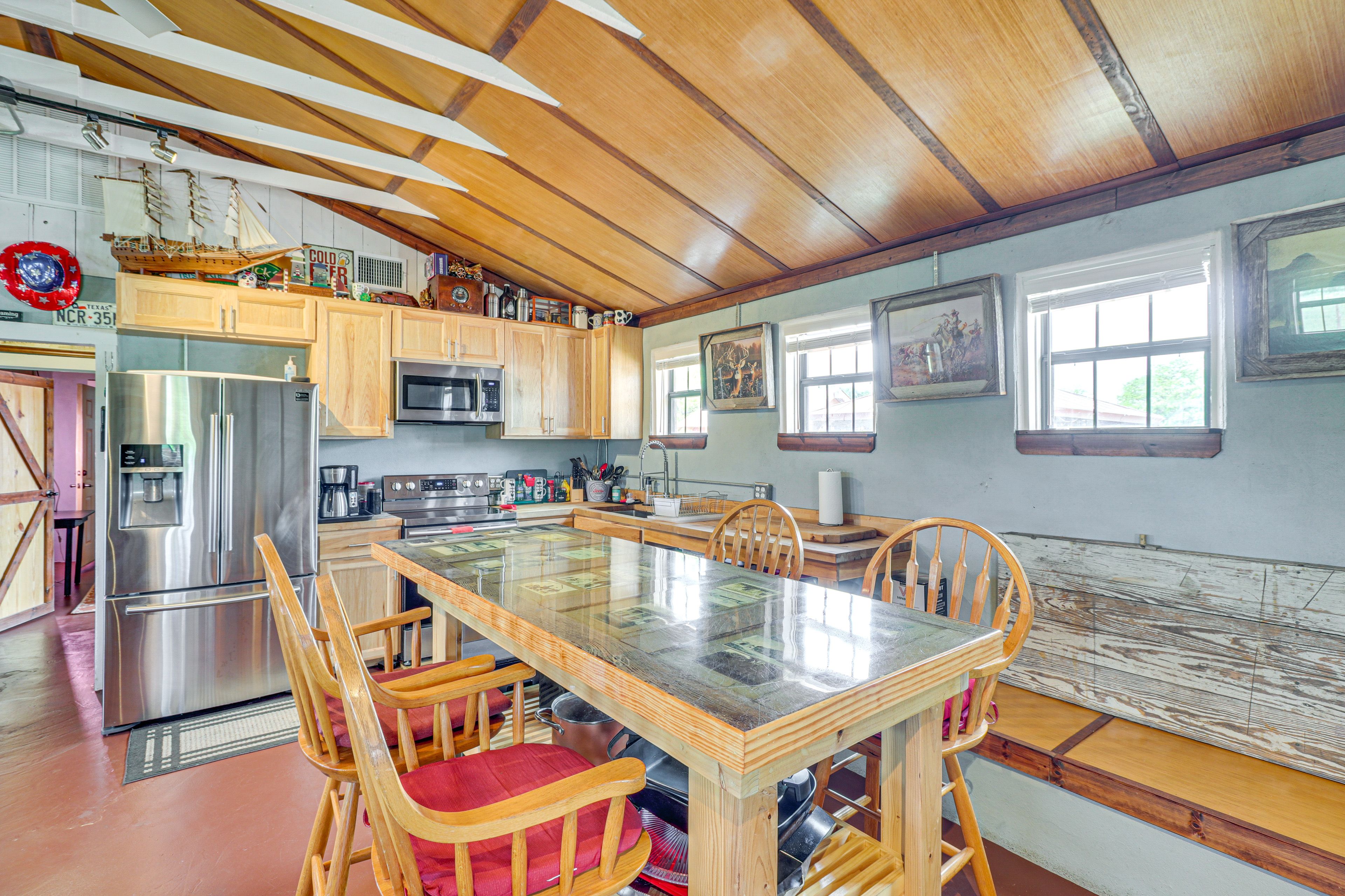 Dining Area | Dishware & Flatware