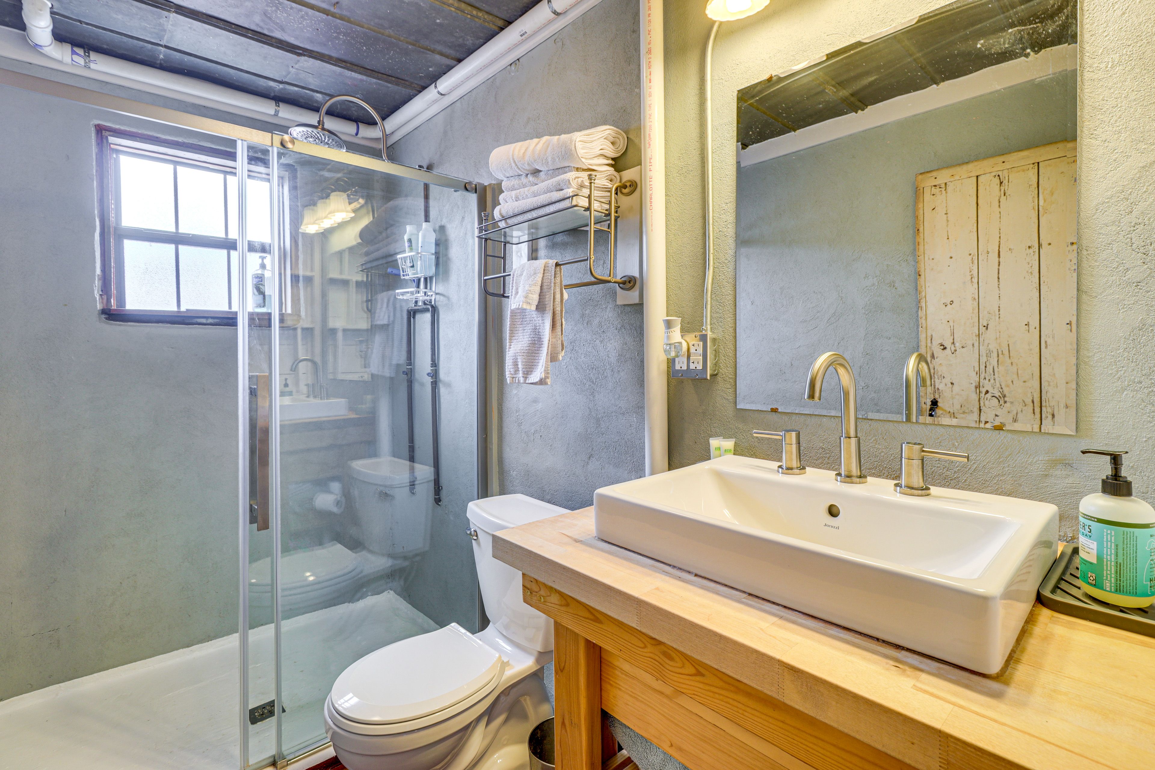 Full Bath | Towels | Hair Dryer