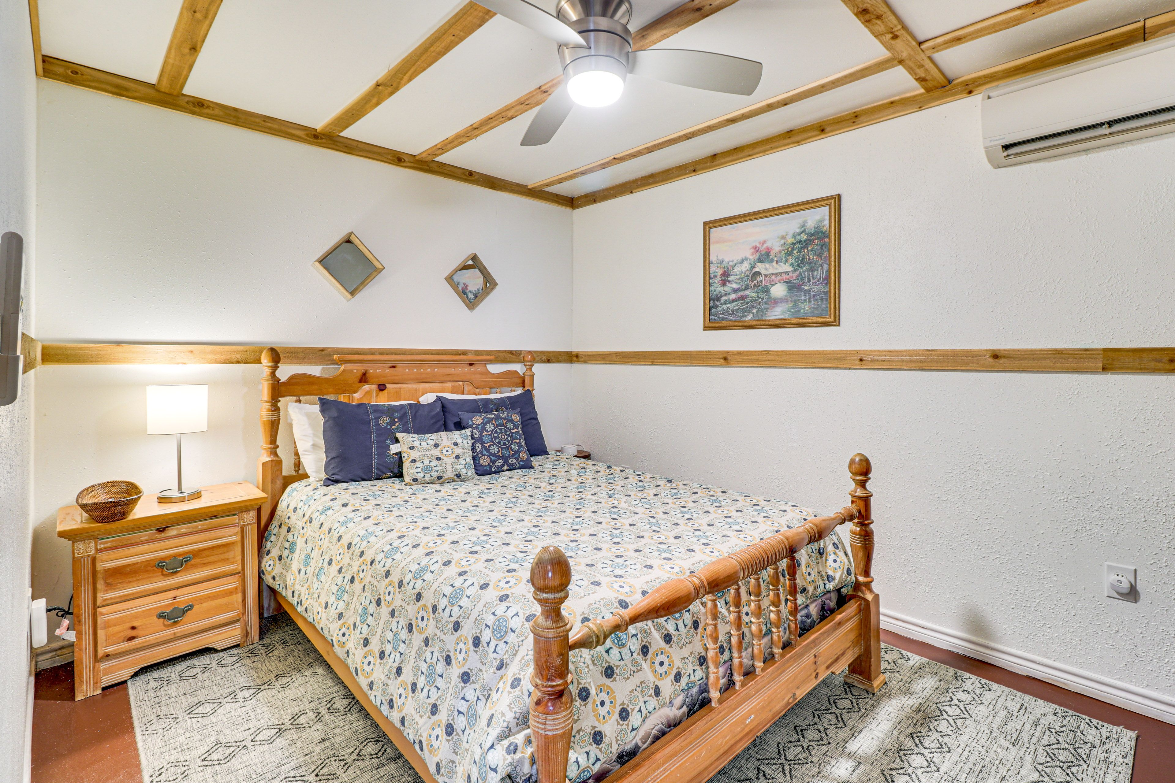 Bedroom 3 | Queen Bed