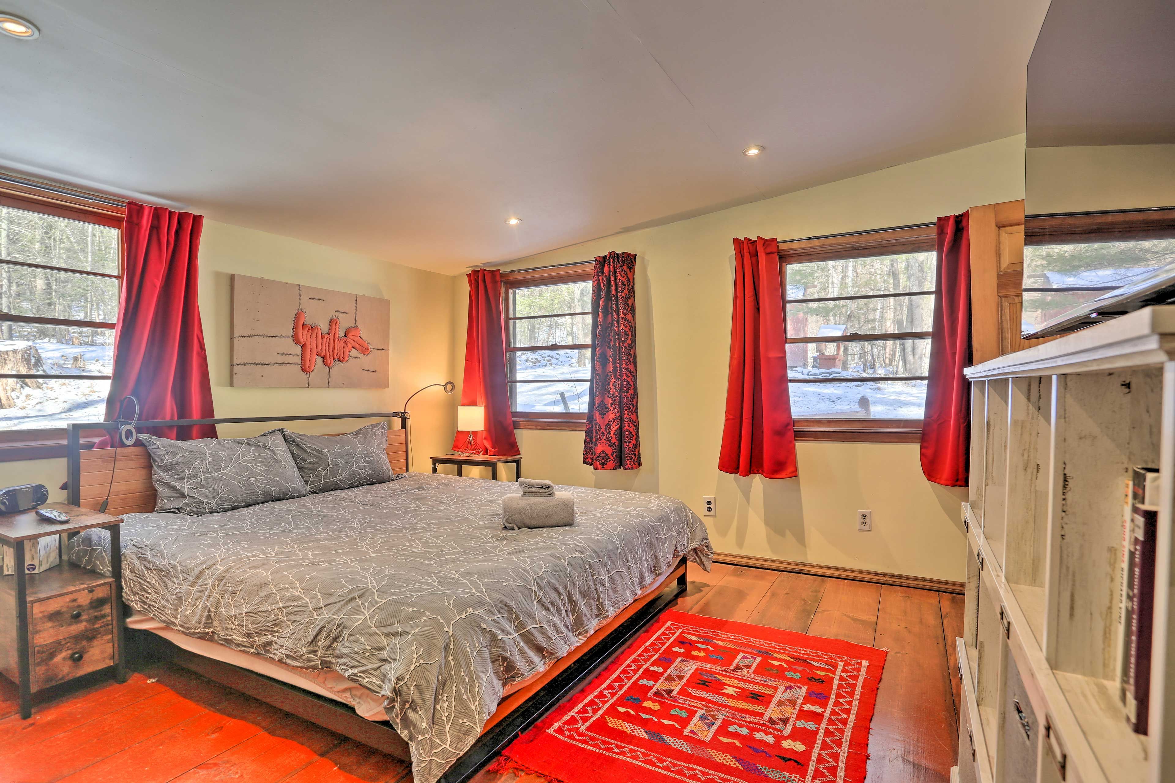 Bedroom 1 | King Bed
