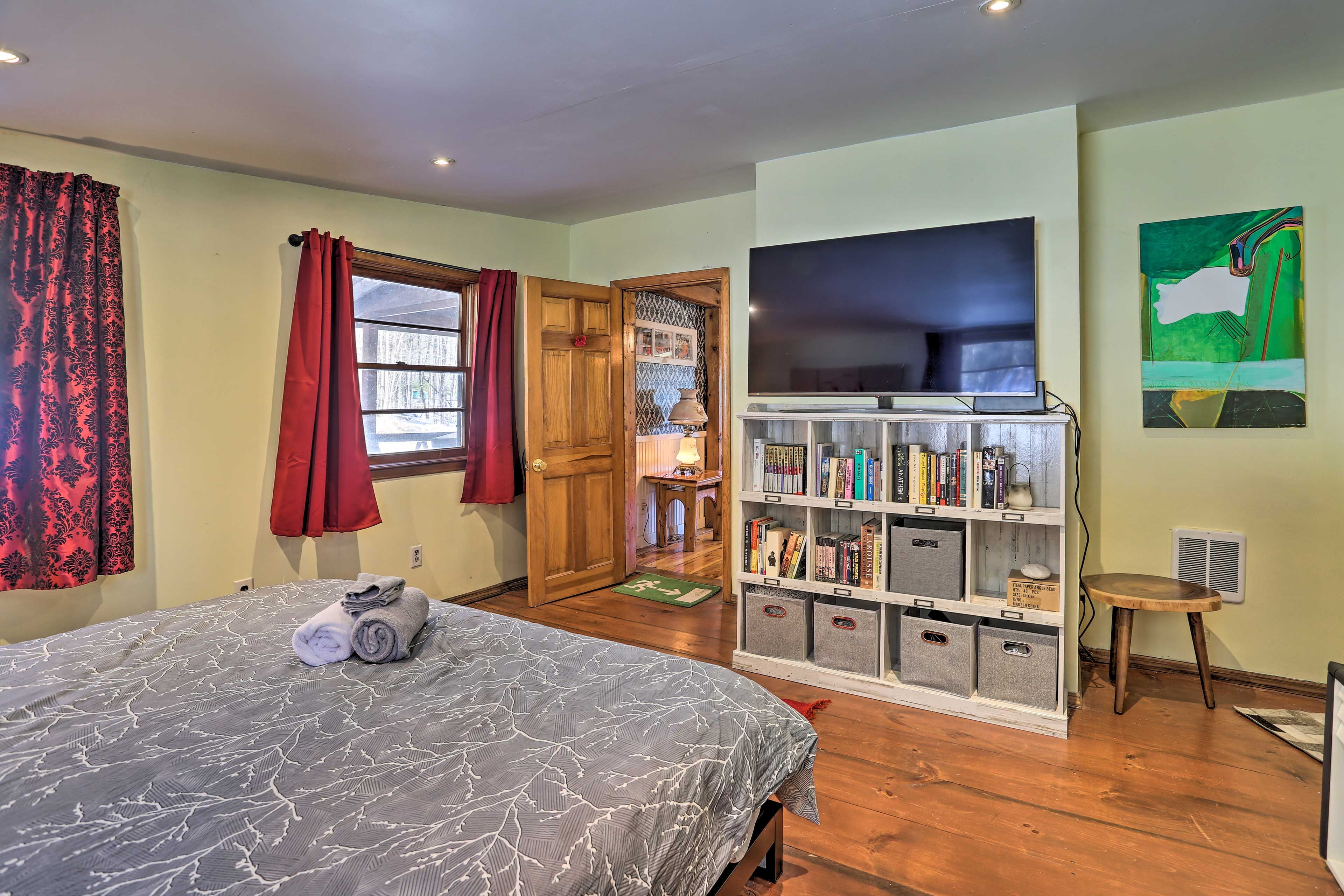 Bedroom 1 | Smart TV