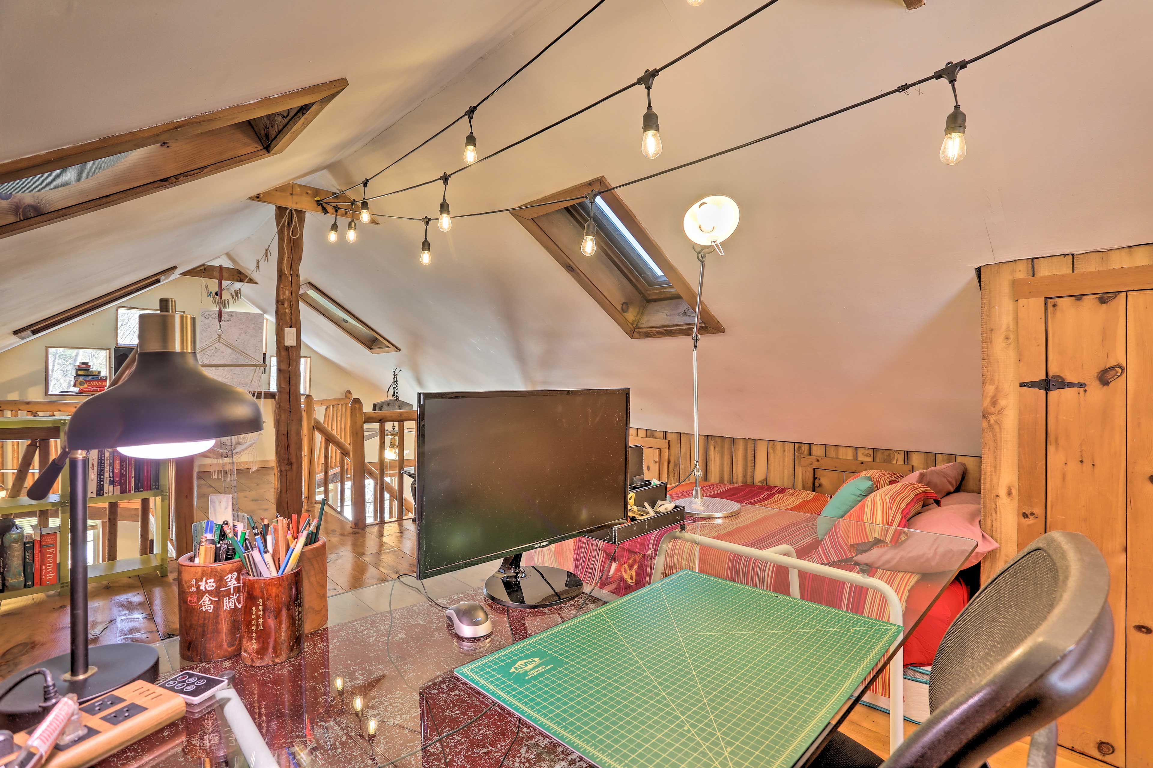 Bedroom 2 (Loft) | Laptop-Friendly Workspace