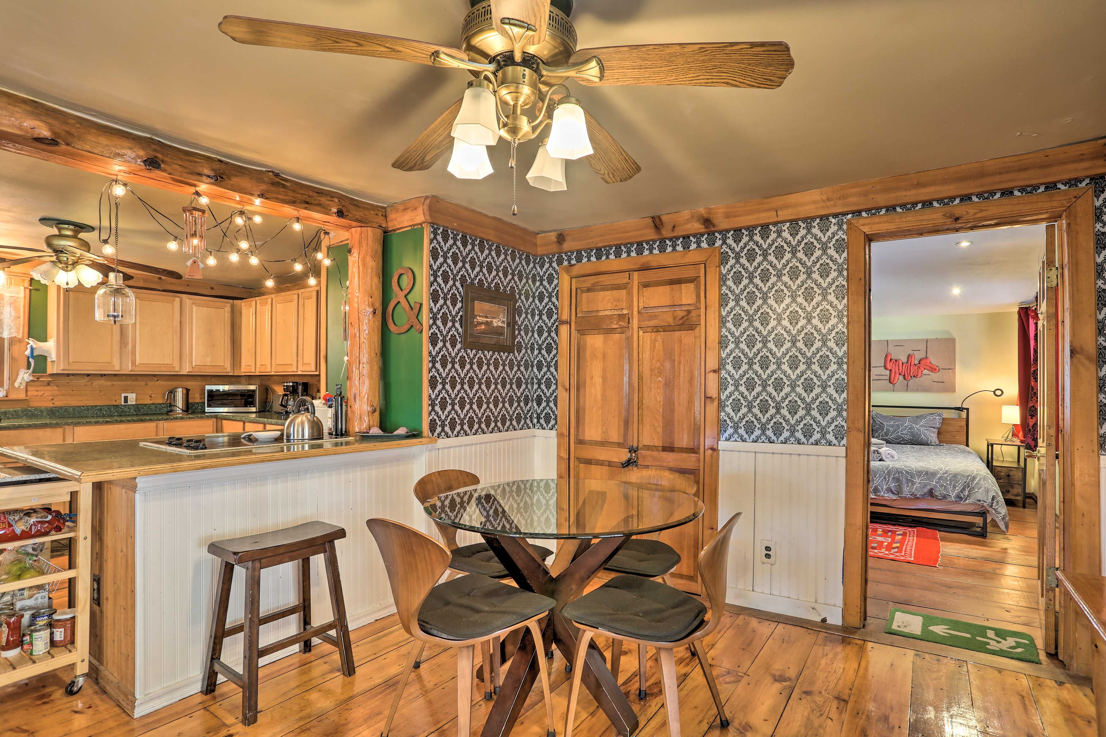 Dining Area | Dishware & Flatware Provided