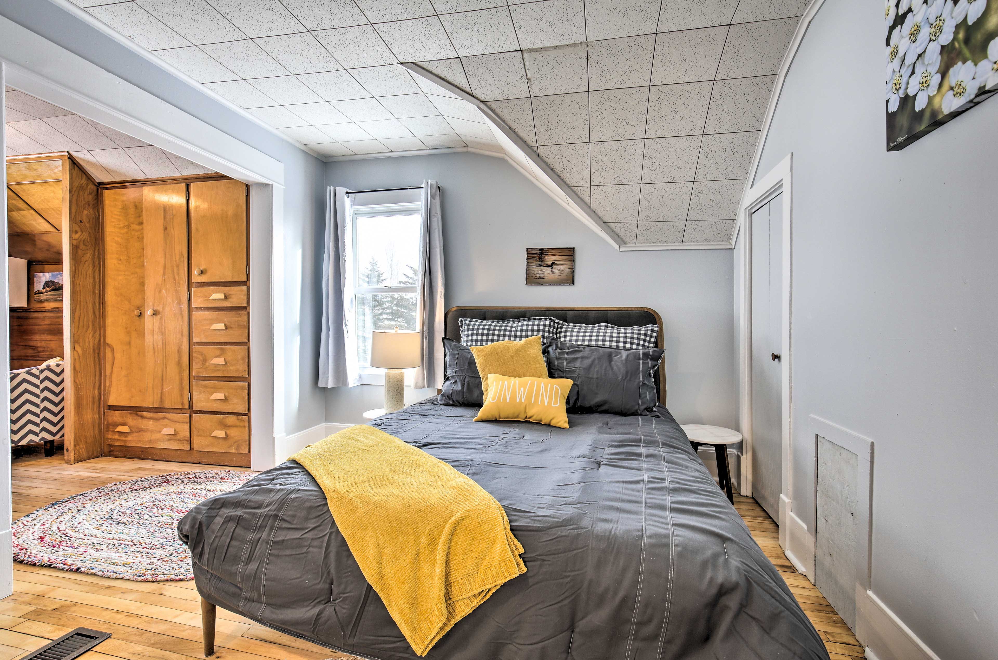 Bedroom 1 | 2nd Floor | Queen Bed