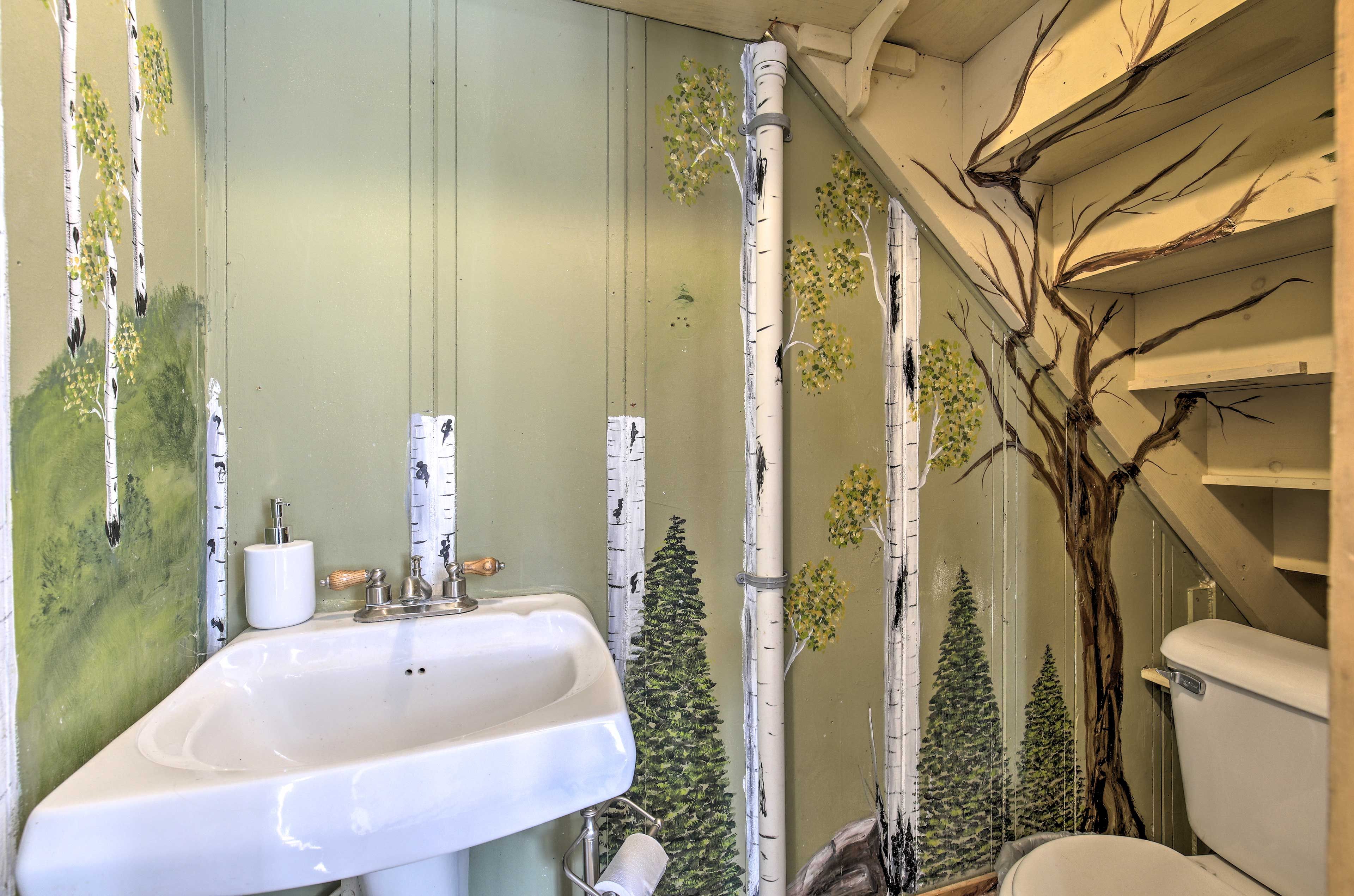 Half Bathroom | Towels Provided