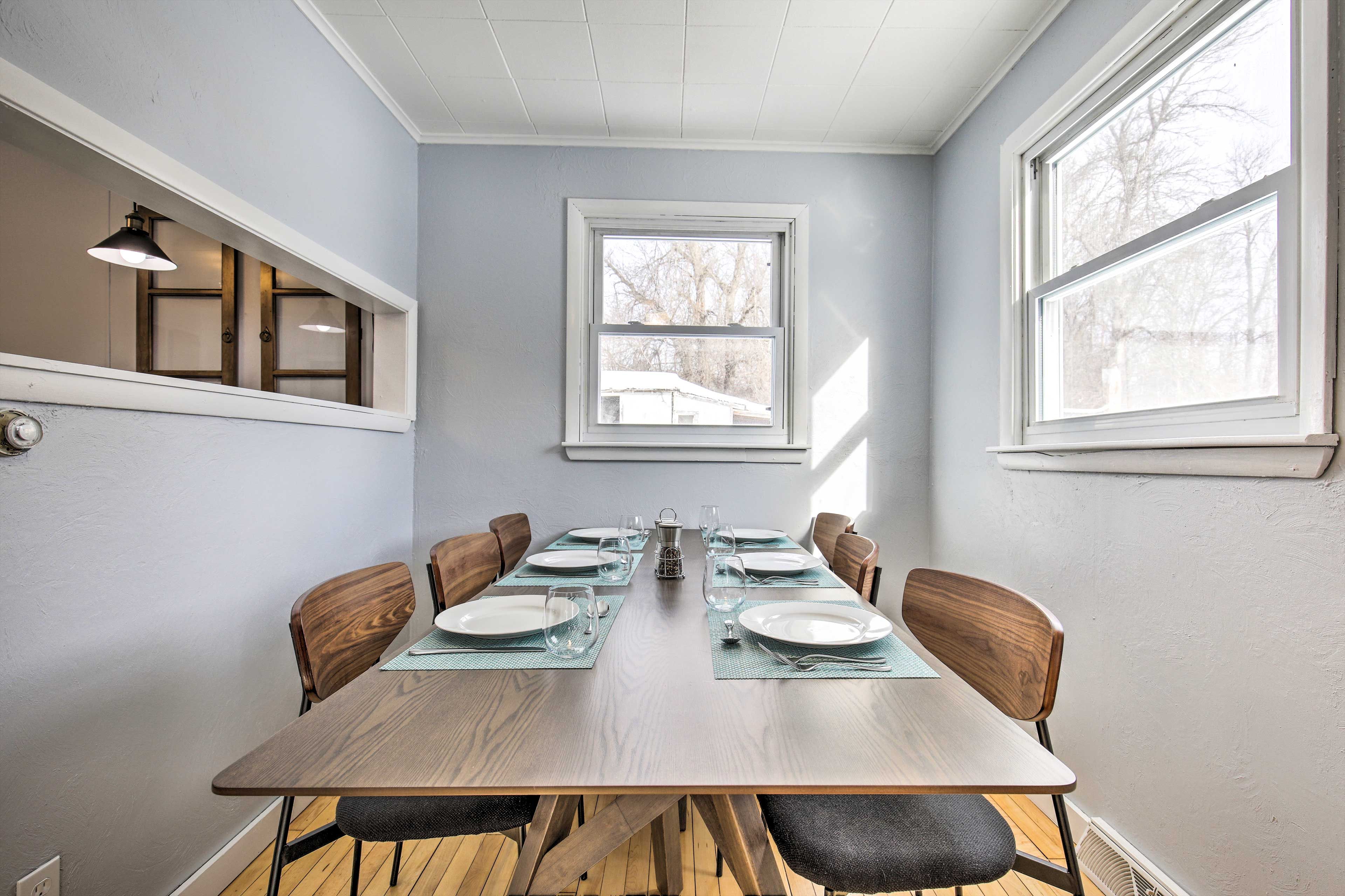 Dining Room | Dishware/Flatware Provided