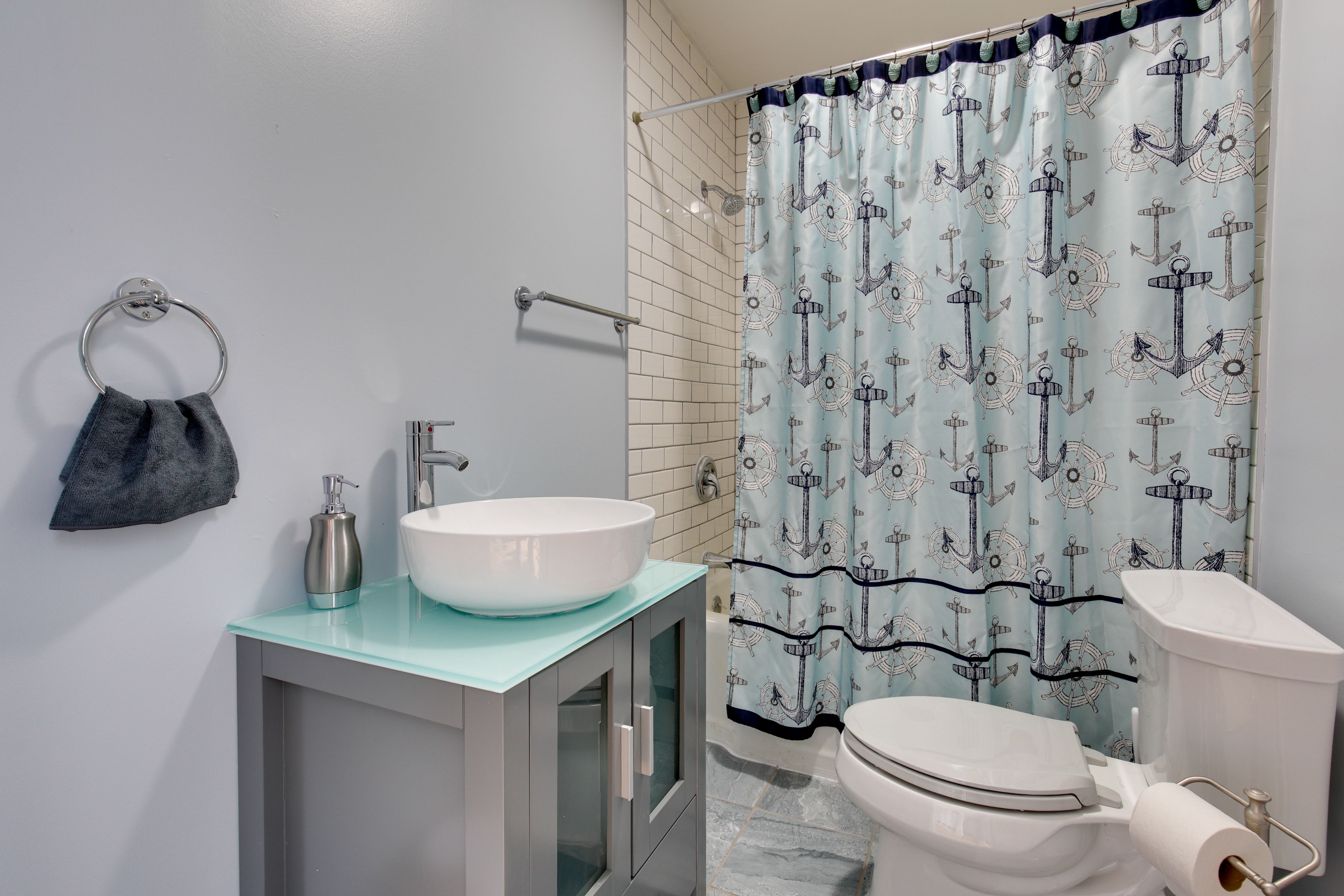 Full Bathroom | Complimentary Toiletries